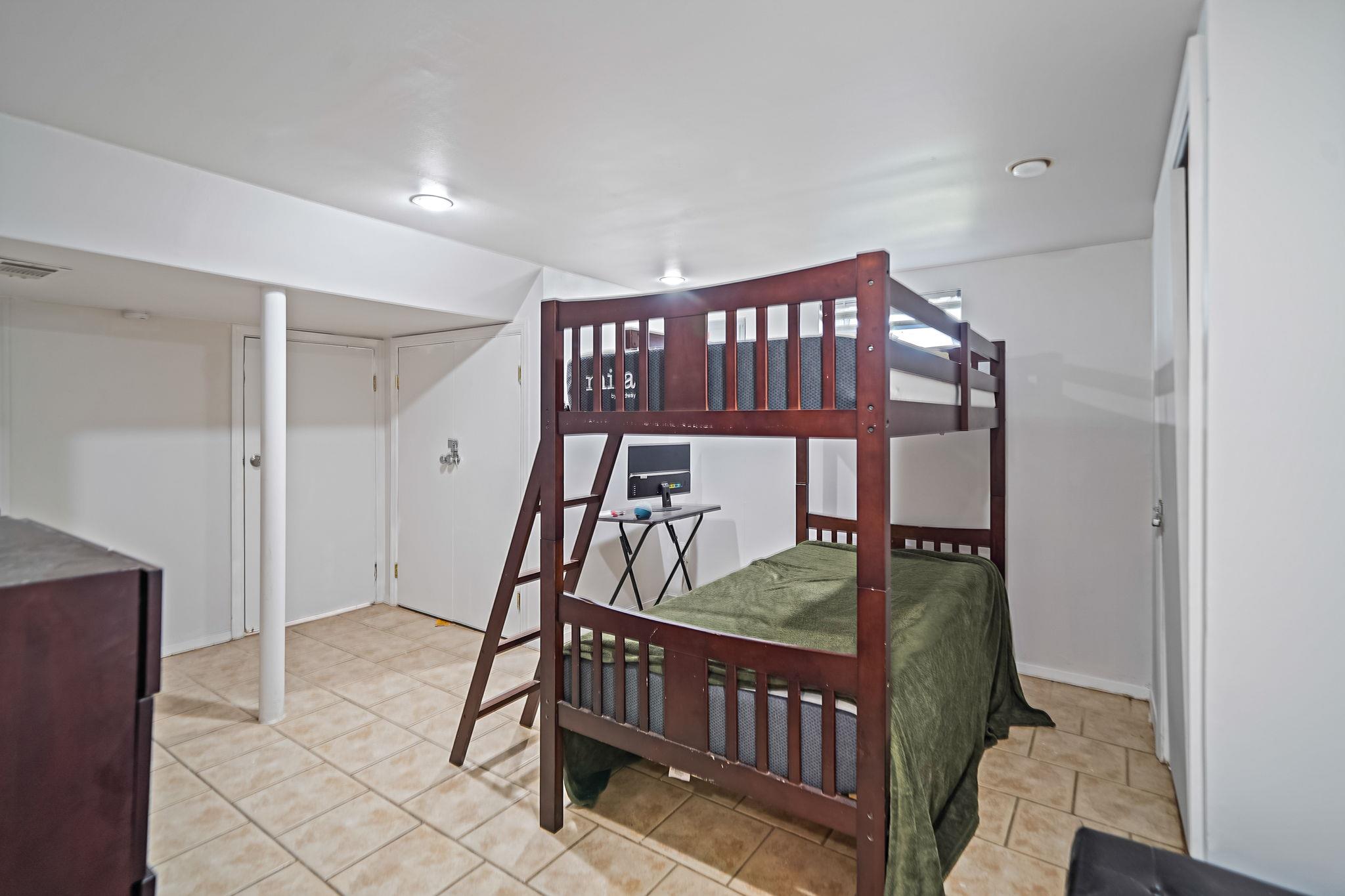 #18 photo, 722 N Ascan Street, ナッソー郡 Elmont , NY 11003