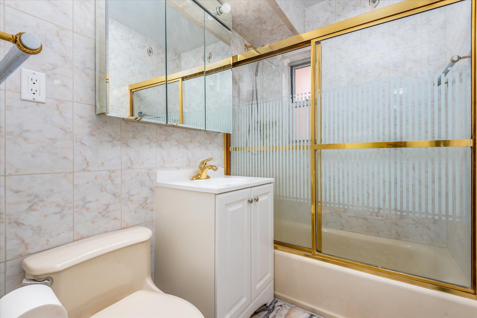 #11 photo, 67-30 Clyde Street, كوينز Forest Hills , NY 11375