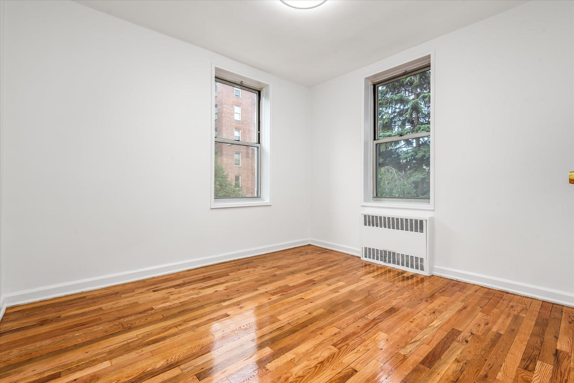 #12 photo, 67-30 Clyde Street, كوينز Forest Hills , NY 11375