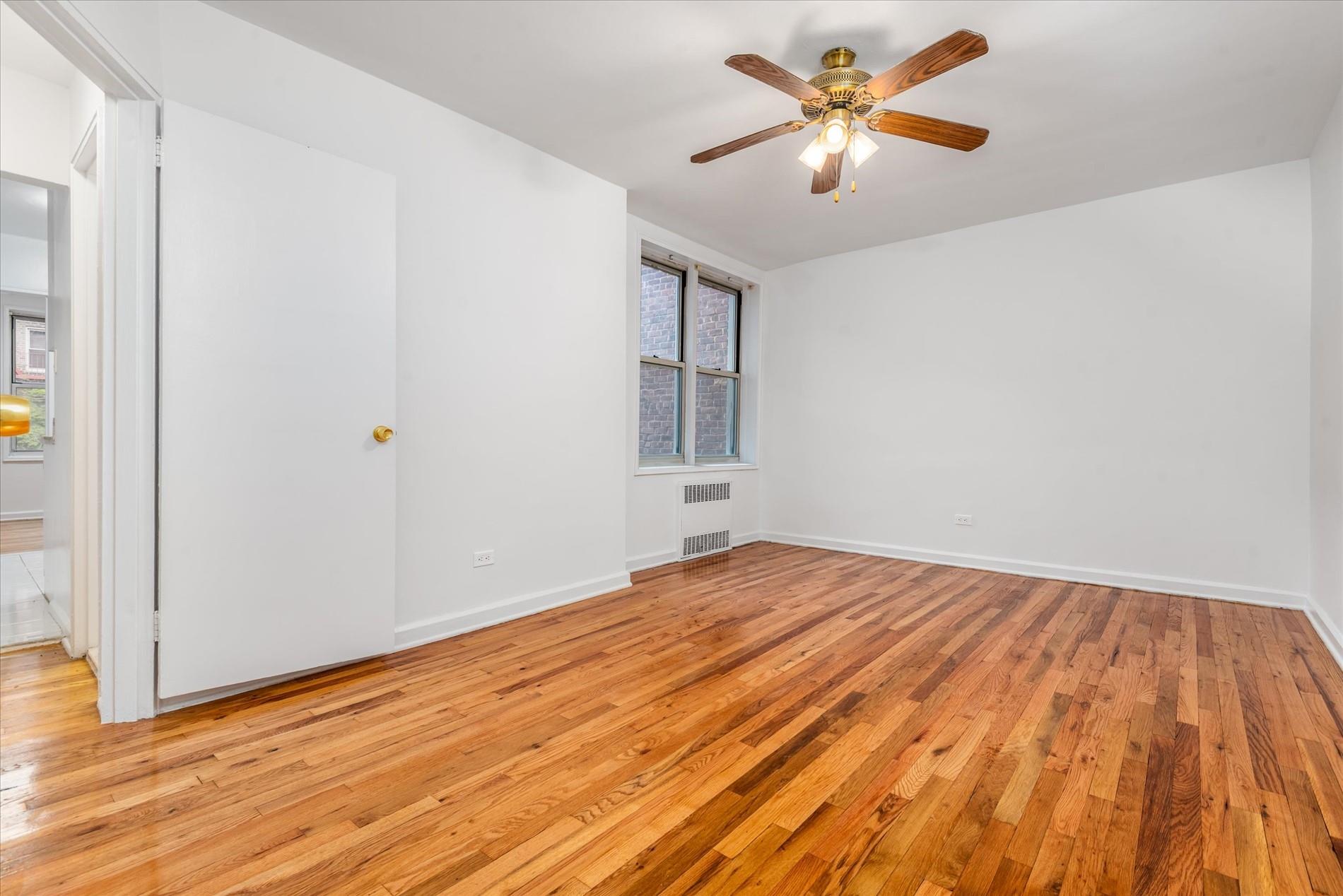 #9 photo, 67-30 Clyde Street, كوينز Forest Hills , NY 11375