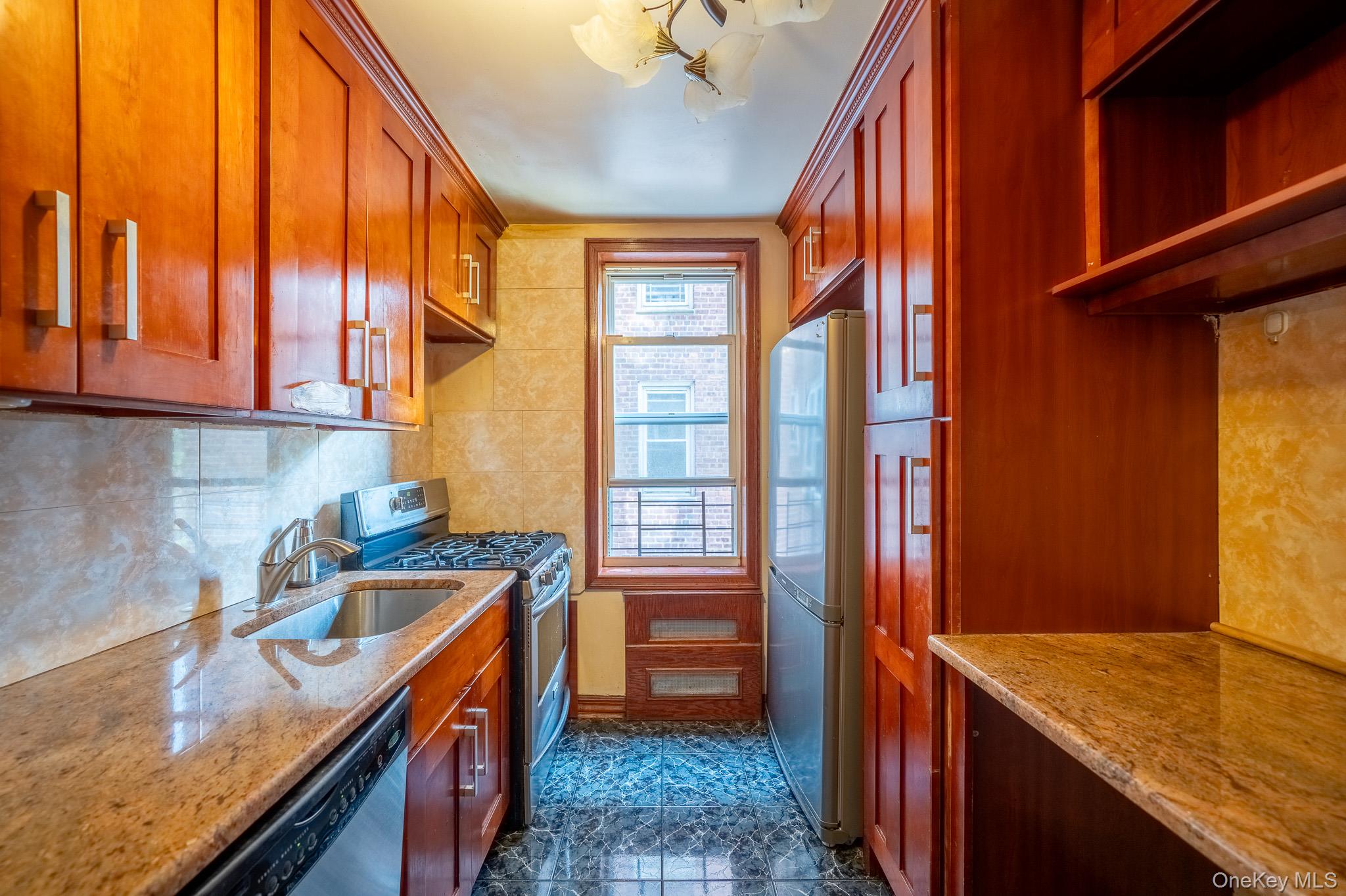 #5 photo, 62-59 108th Street, クイーンズ区 Forest Hills , NY 11375