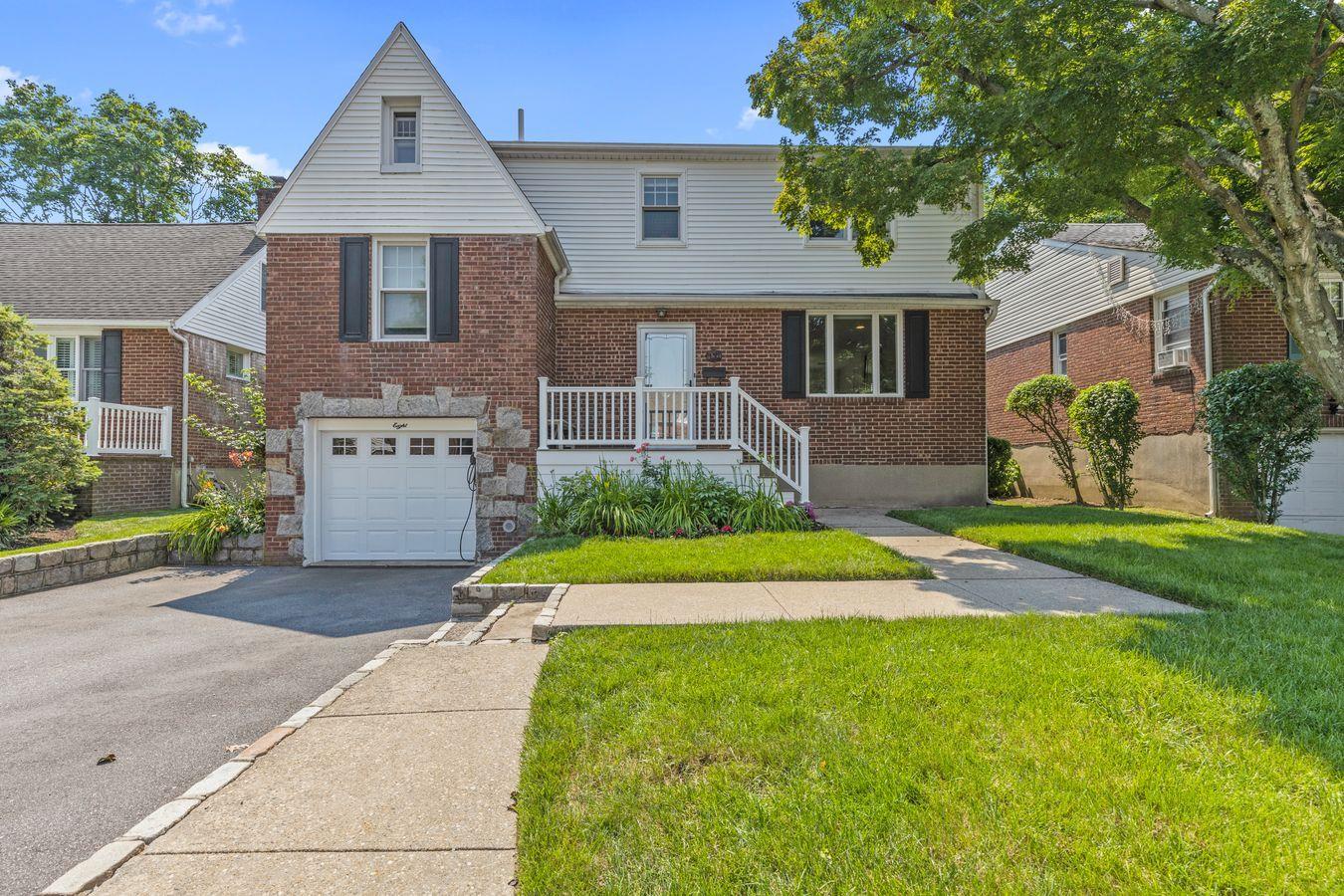 #1 photo, 8 Walnut Road, East Rockaway , NY 11518