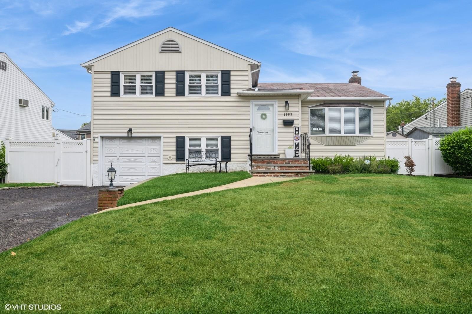 #1 photo, 3963 Daleview Avenue, Seaford , NY 11783