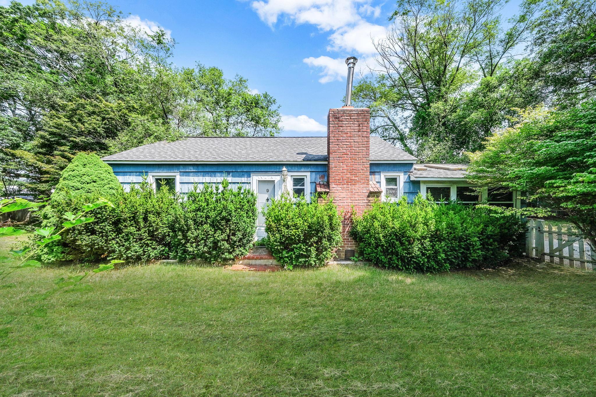 #1 photo, 9 Private Road, 東長島 Medford , NY 11763