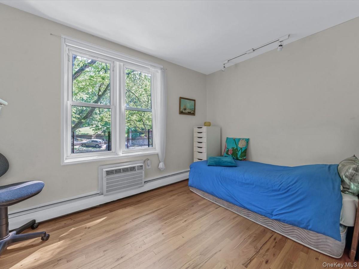 #13 photo, 42-30 Douglaston Parkway, クイーンズ区 Douglaston , NY 11363