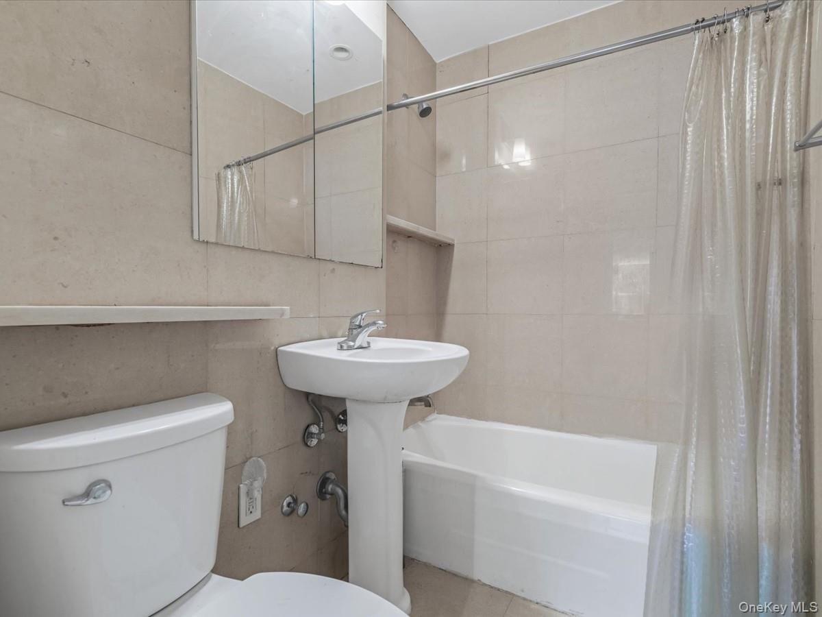 #14 photo, 42-30 Douglaston Parkway, クイーンズ区 Douglaston , NY 11363