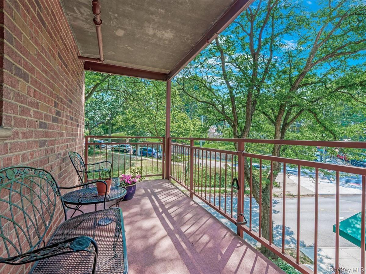 #15 photo, 42-30 Douglaston Parkway, クイーンズ区 Douglaston , NY 11363