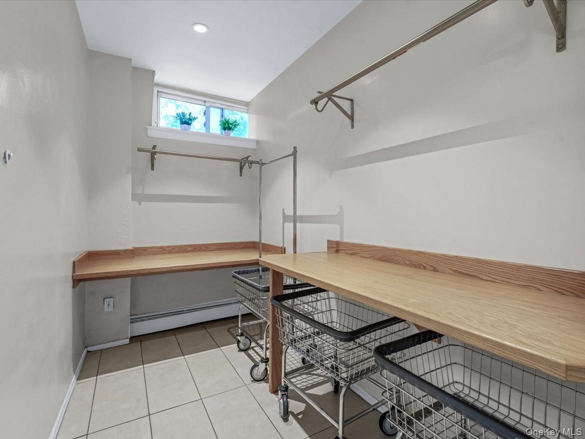 #19 photo, 42-30 Douglaston Parkway, クイーンズ区 Douglaston , NY 11363