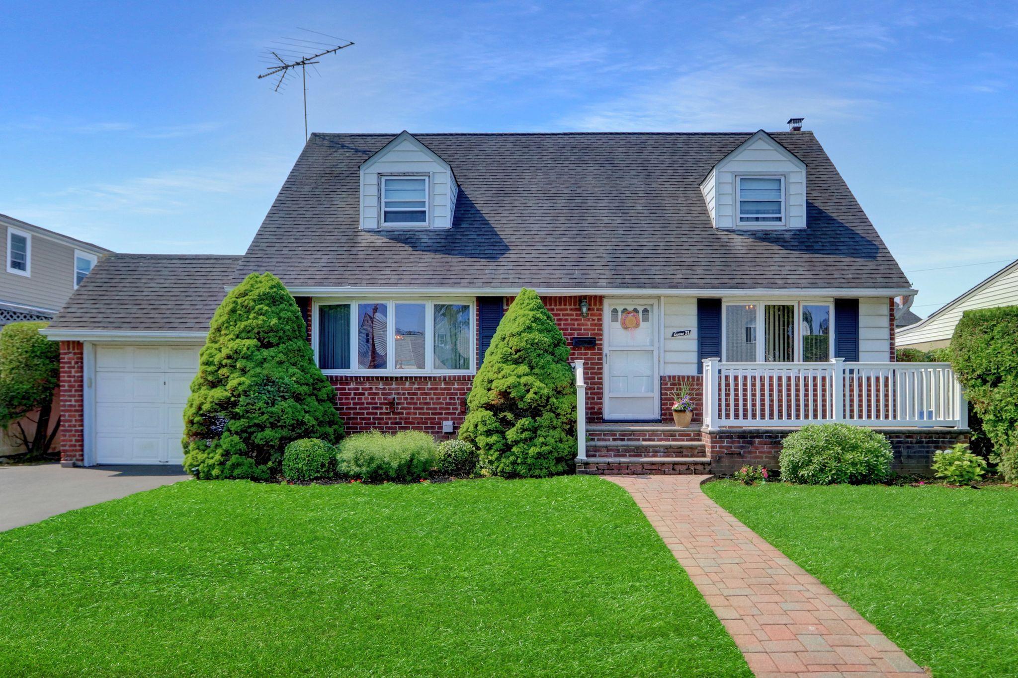 #1 photo, 31 Amby Avenue, 長島 Plainview , NY 11803