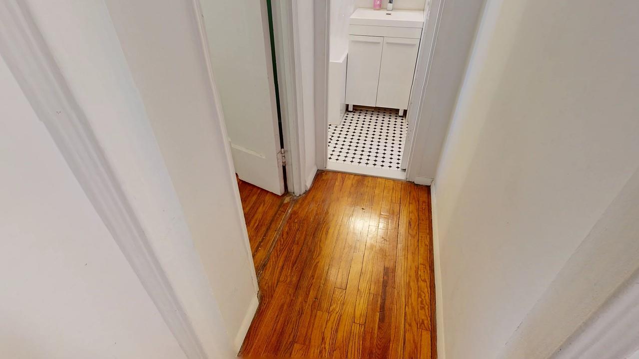 #17 photo, 43-10 48Th Avenue, クイーンズ区 Woodside , NY 11377