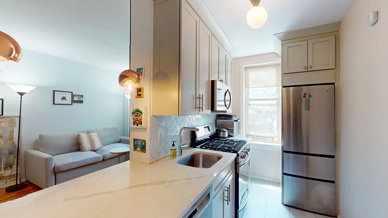 #4 photo, 43-10 48Th Avenue, クイーンズ区 Woodside , NY 11377