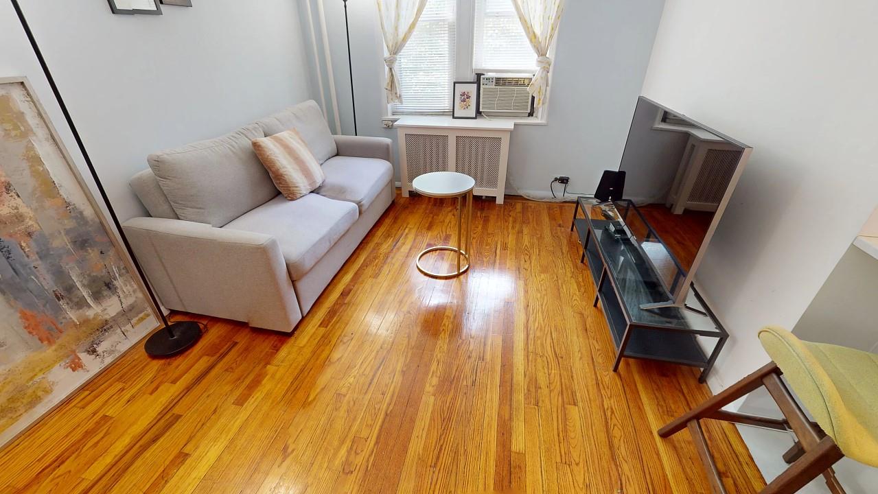 #9 photo, 43-10 48Th Avenue, クイーンズ区 Woodside , NY 11377