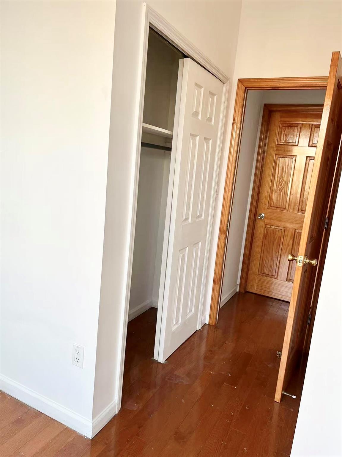 #9 photo, 3715 93rd Street, クイーンズ区 Jackson Heights , NY 11372