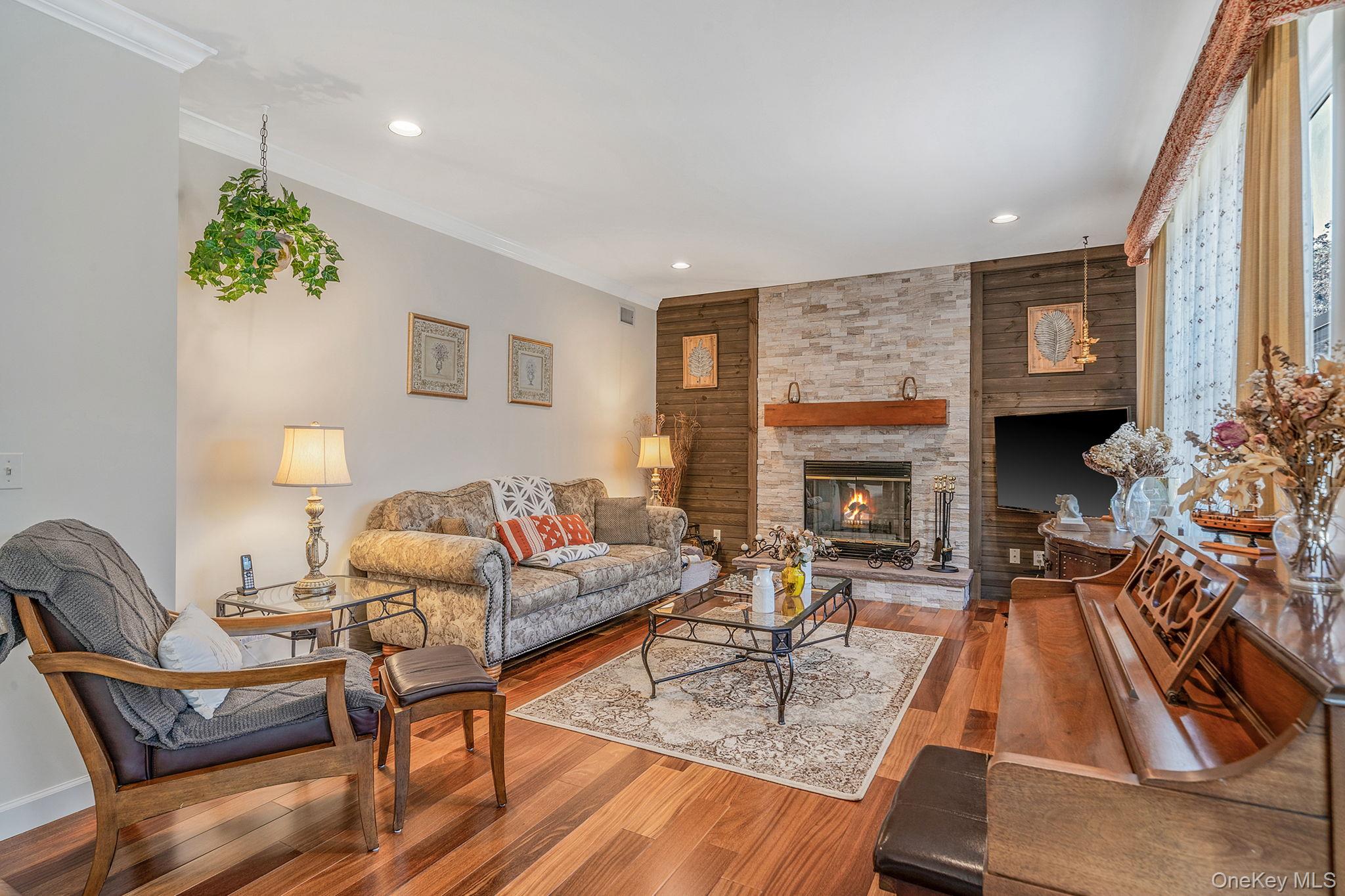 #12 photo, 18 Cayla Lane, 东长岛 Port Jefferson Station , NY 11776