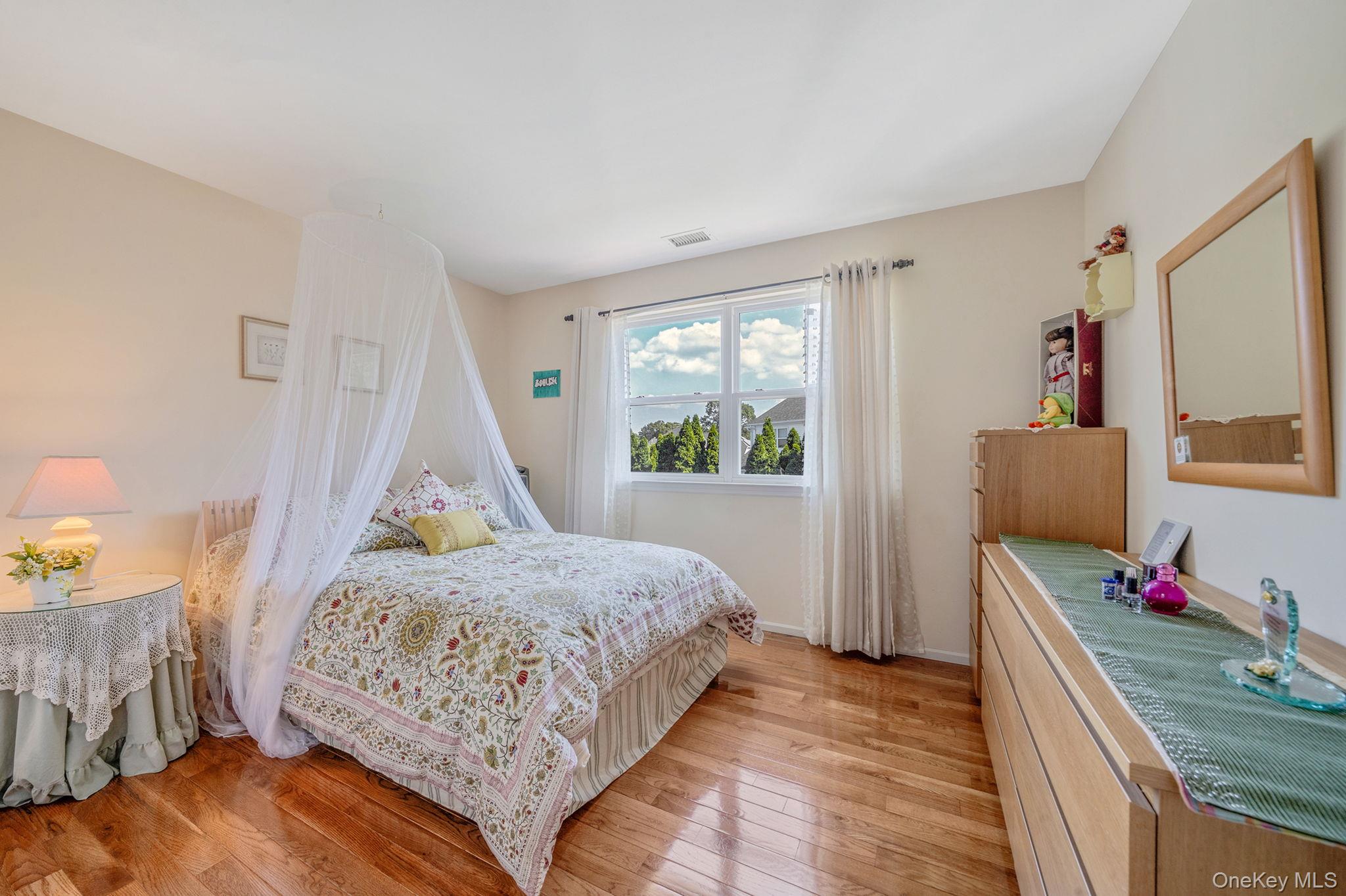 #18 photo, 18 Cayla Lane, 东长岛 Port Jefferson Station , NY 11776