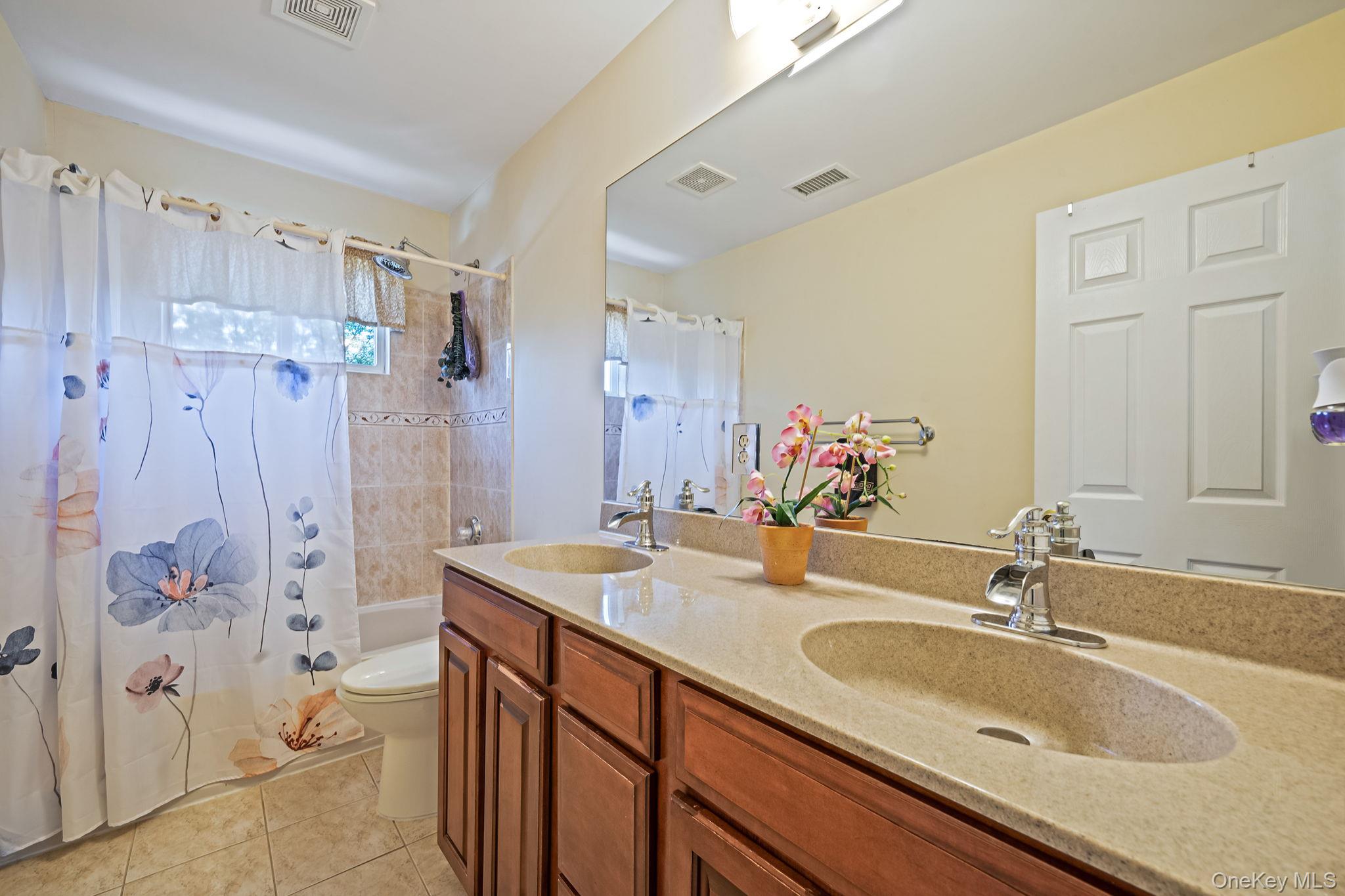 #19 photo, 18 Cayla Lane, 东长岛 Port Jefferson Station , NY 11776