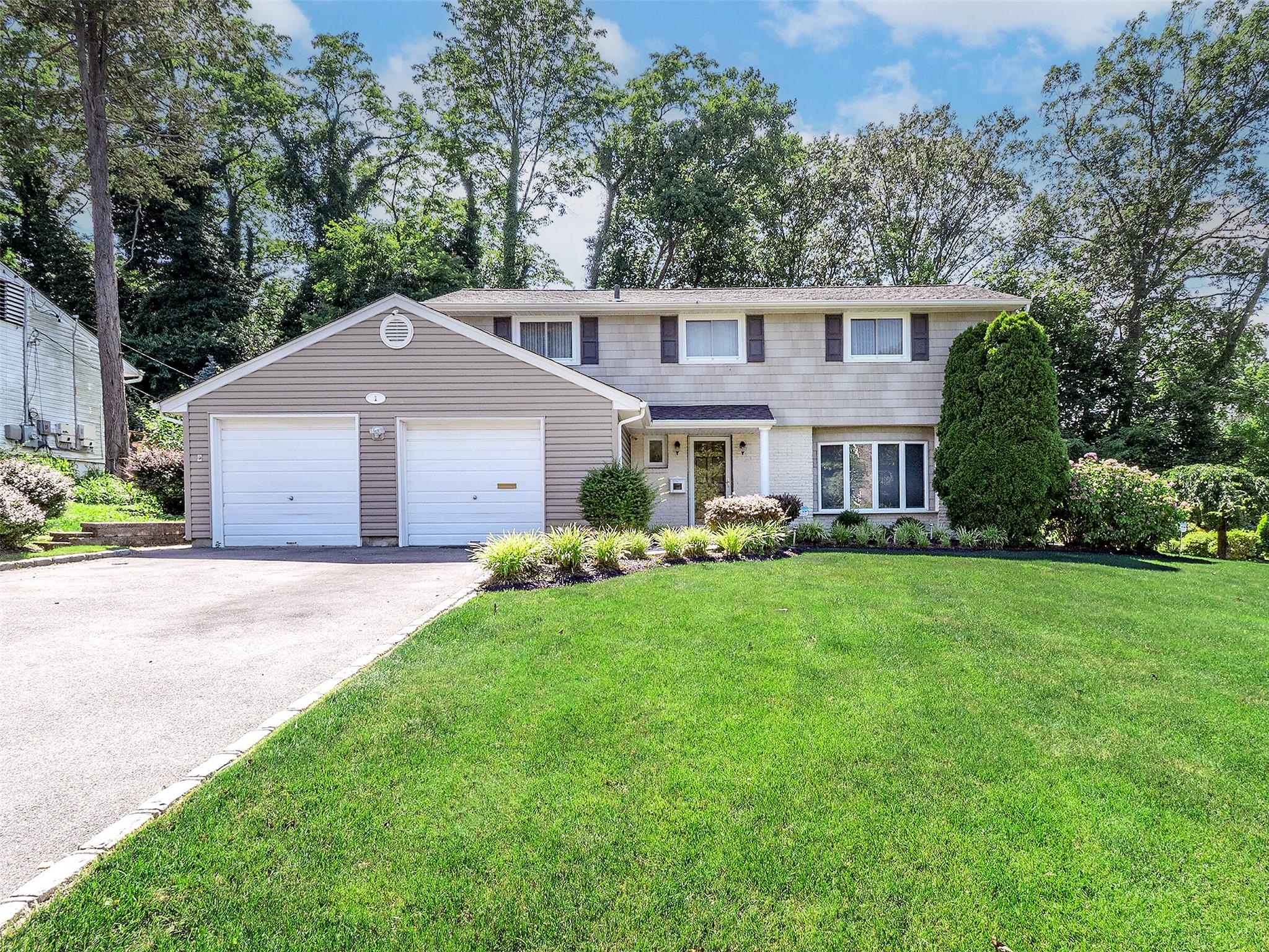 #1 photo, 1 Barry Drive, Glen Cove , NY 11542
