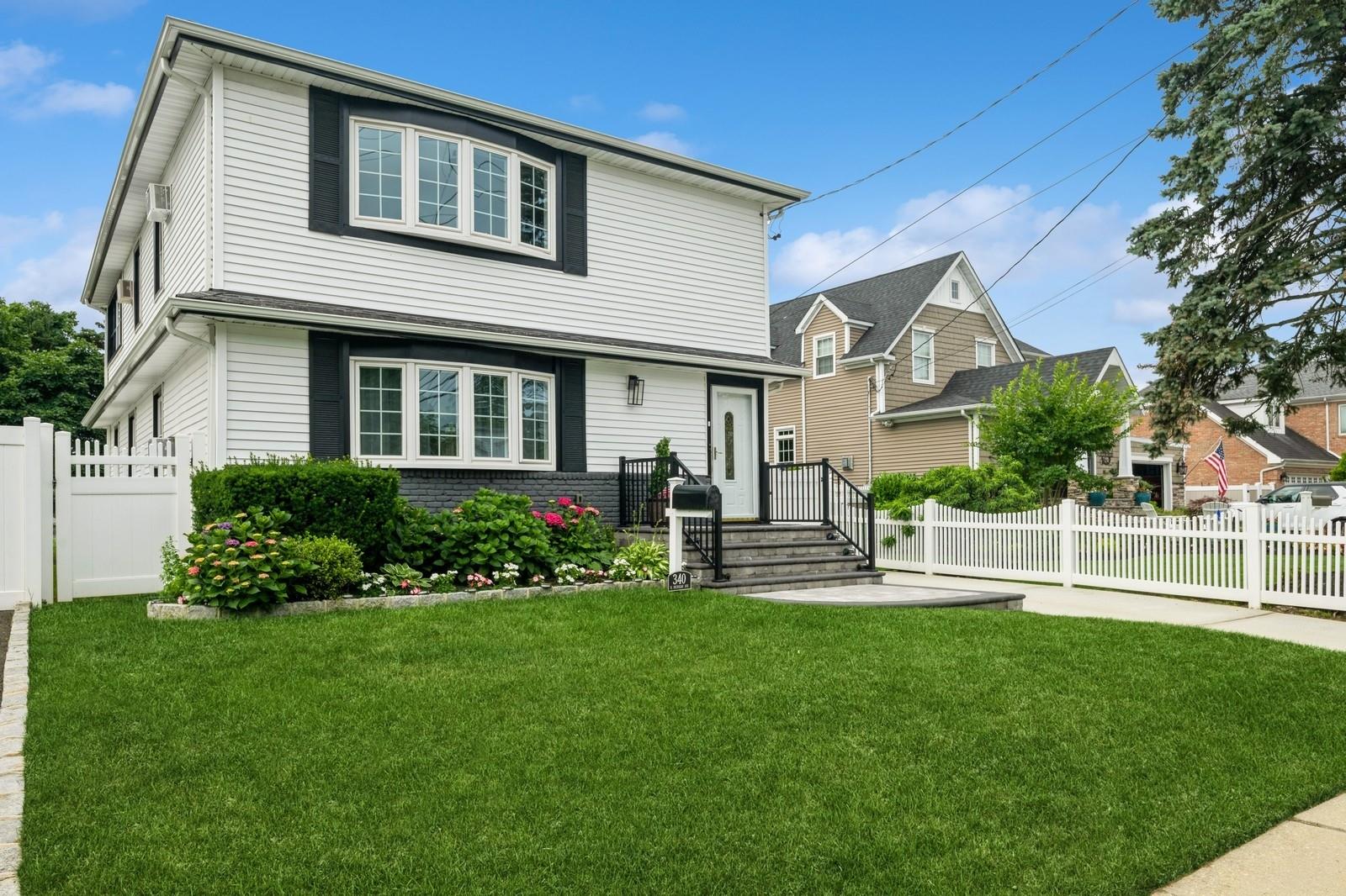 #1 photo, 340 N Michigan Avenue, Massapequa , NY 11758