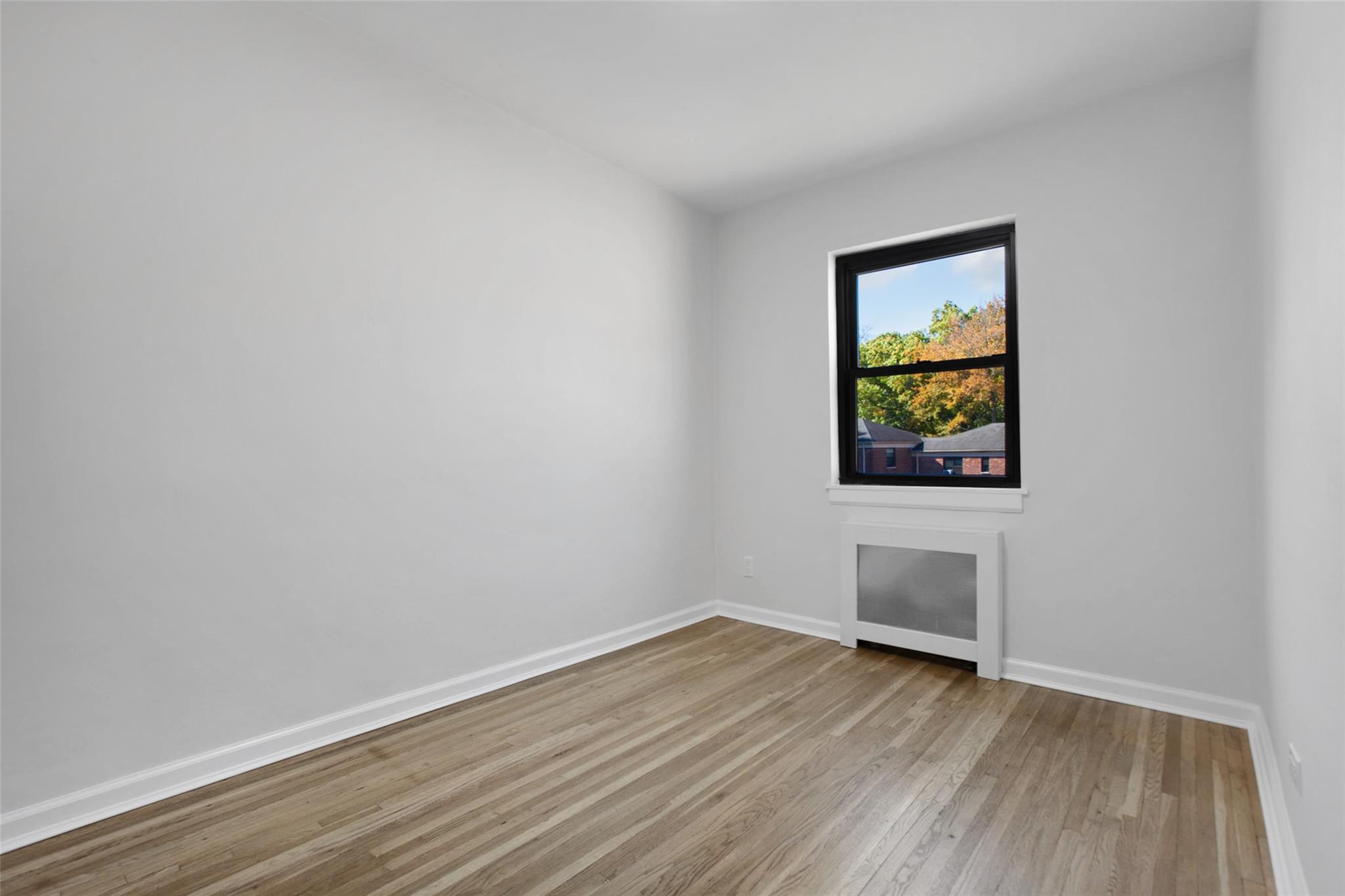 #10 photo, 75-02 Springfield Boulevard, Куинс ‖ Bayside , NY 11364