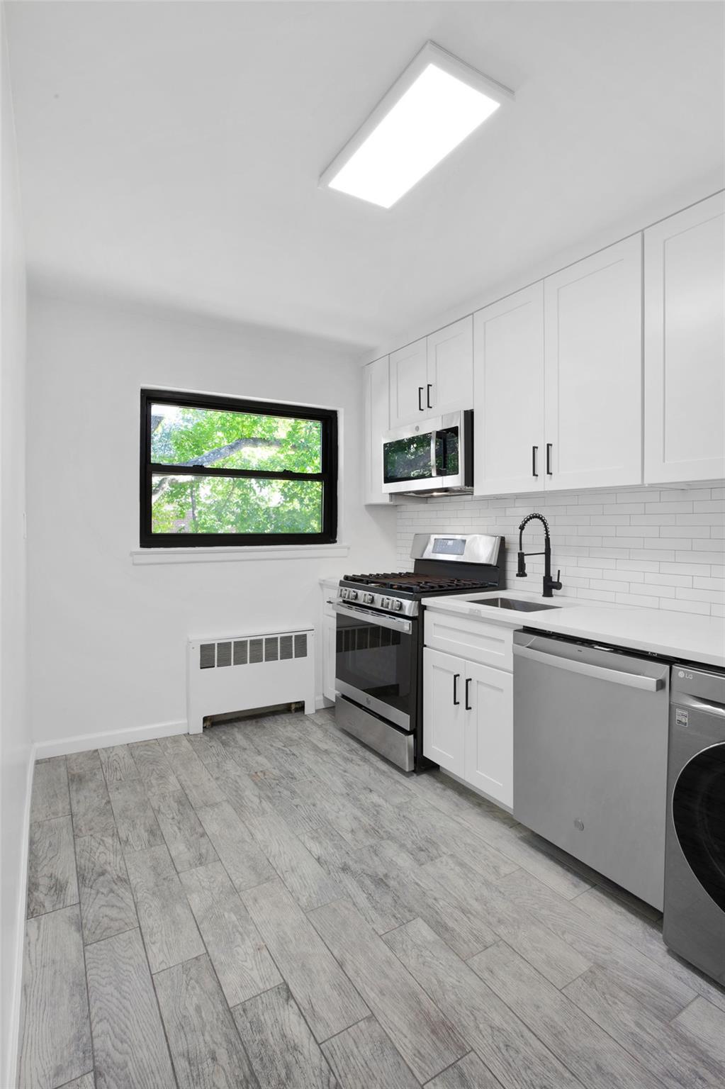 #2 photo, 75-02 Springfield Boulevard, Куинс ‖ Bayside , NY 11364