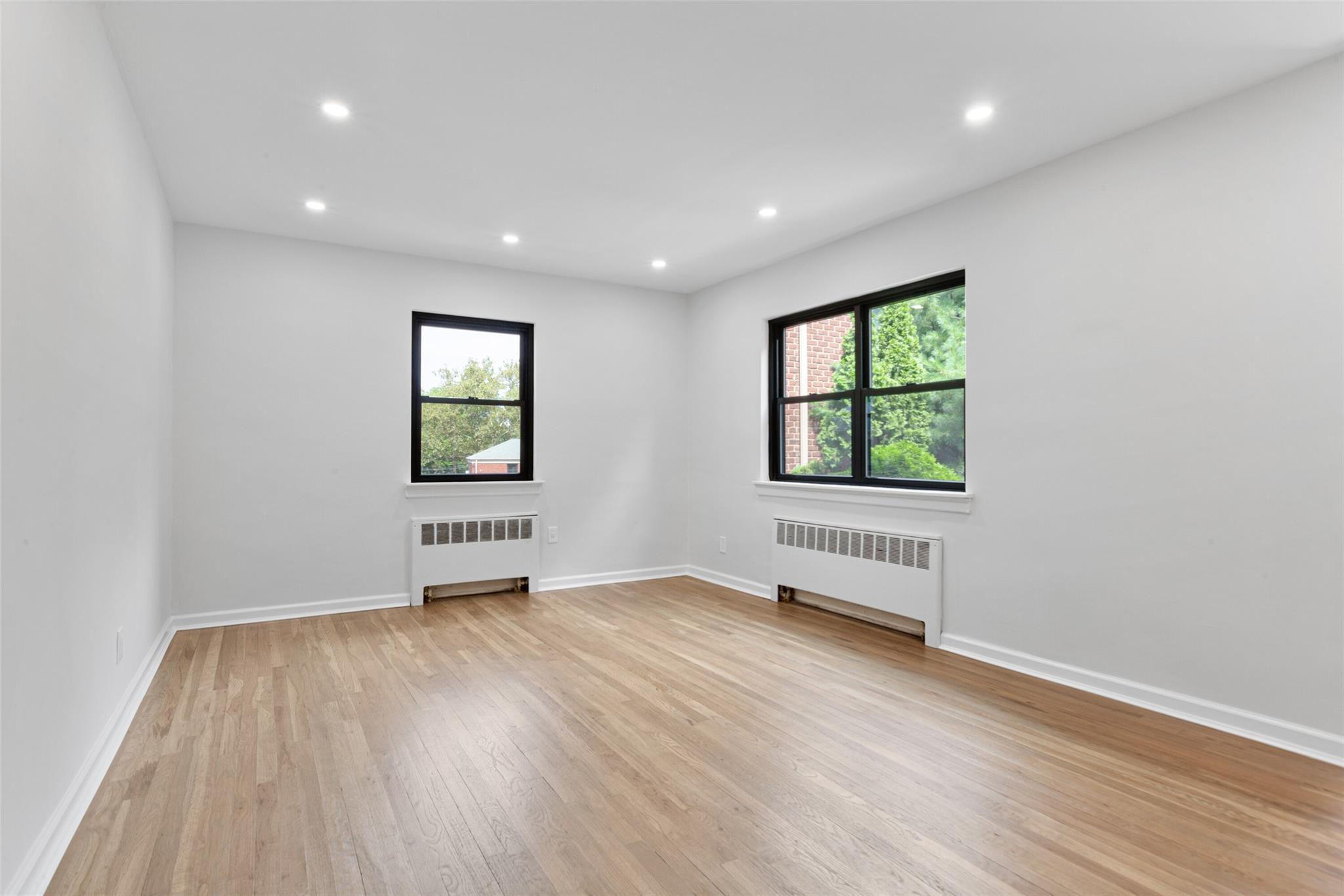 #4 photo, 75-02 Springfield Boulevard, Куинс ‖ Bayside , NY 11364