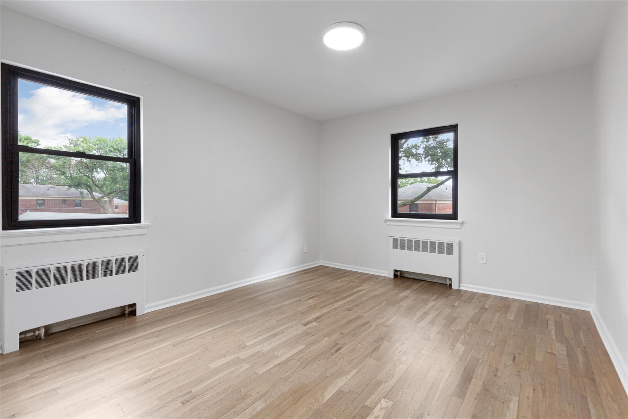 #8 photo, 75-02 Springfield Boulevard, Куинс ‖ Bayside , NY 11364