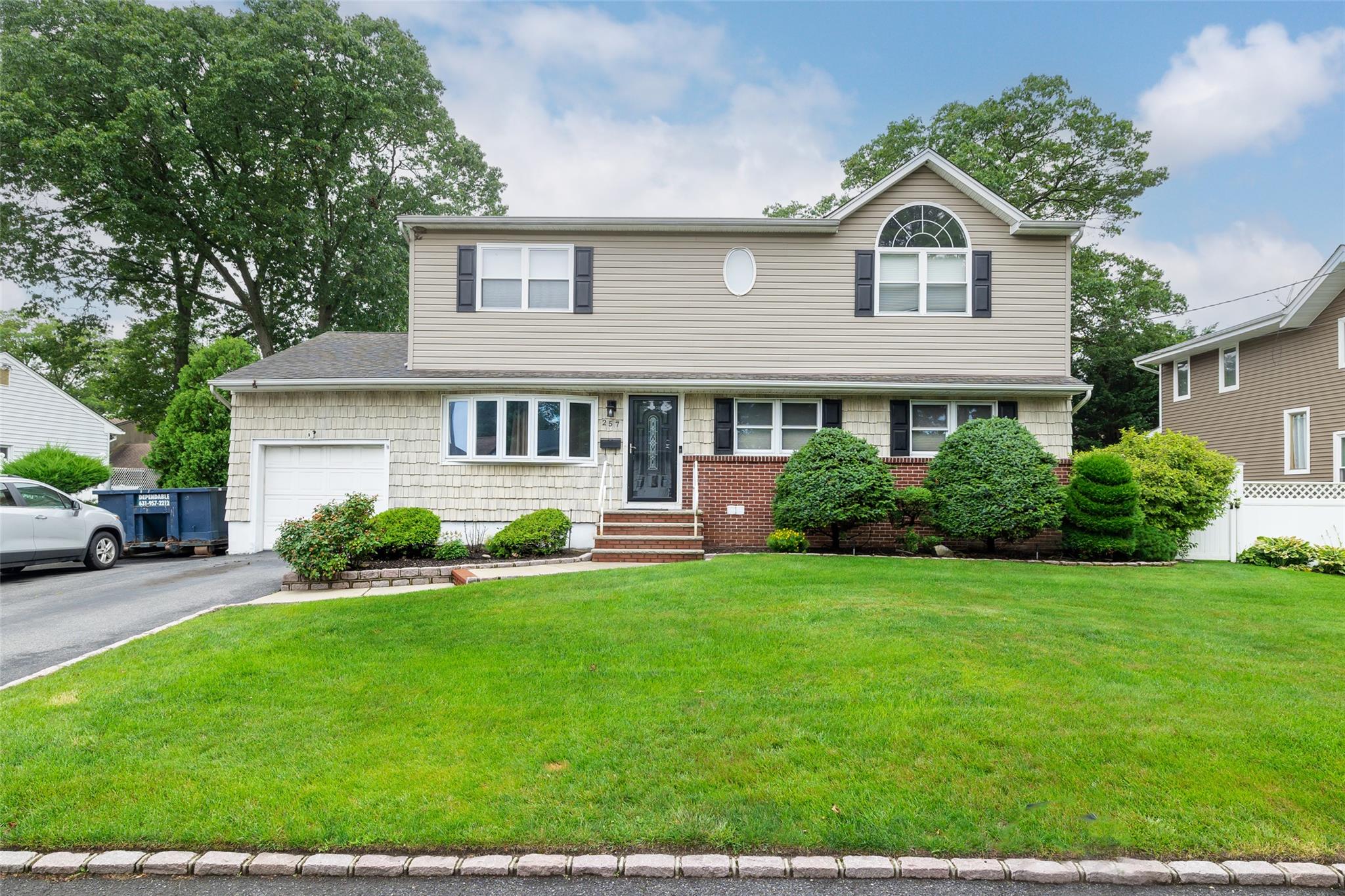 #1 photo, 257 S 15th Street, Lindenhurst , NY 11757