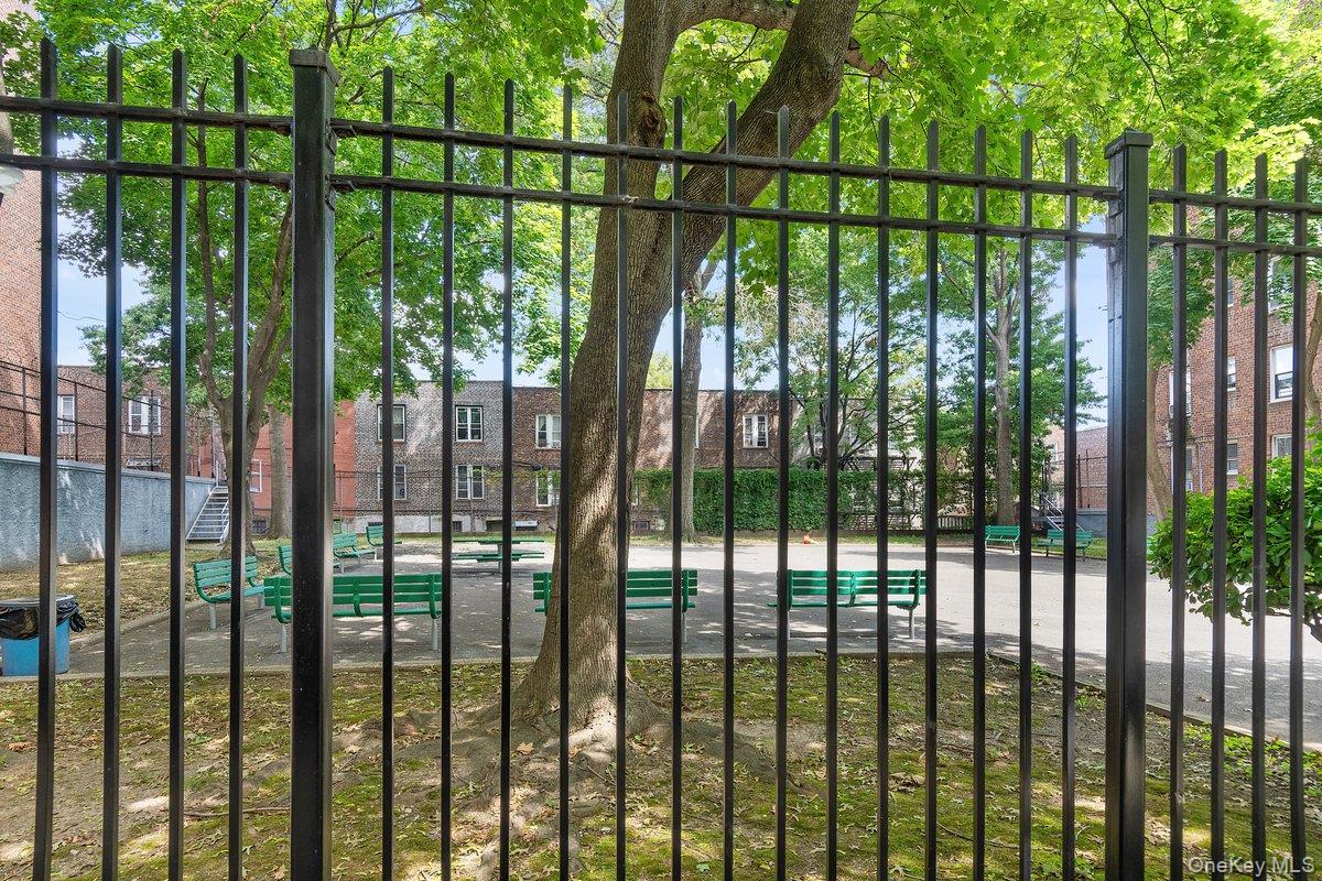 #16 photo, 1480 Thieriot Avenue, Bronx , NY 10460