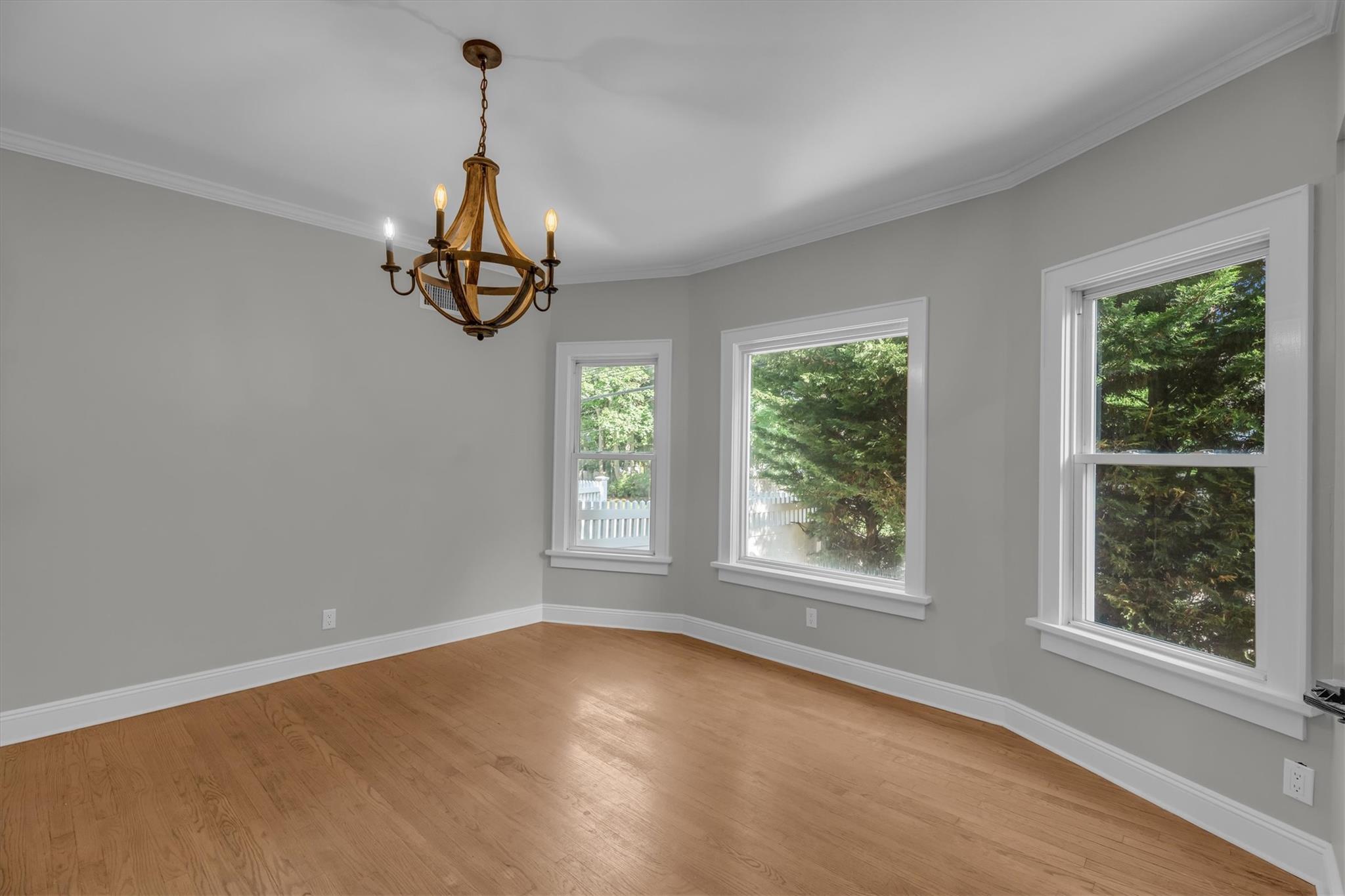 #12 photo, 643 Deer Park Avenue, サフォーク郡 Babylon , NY 11702