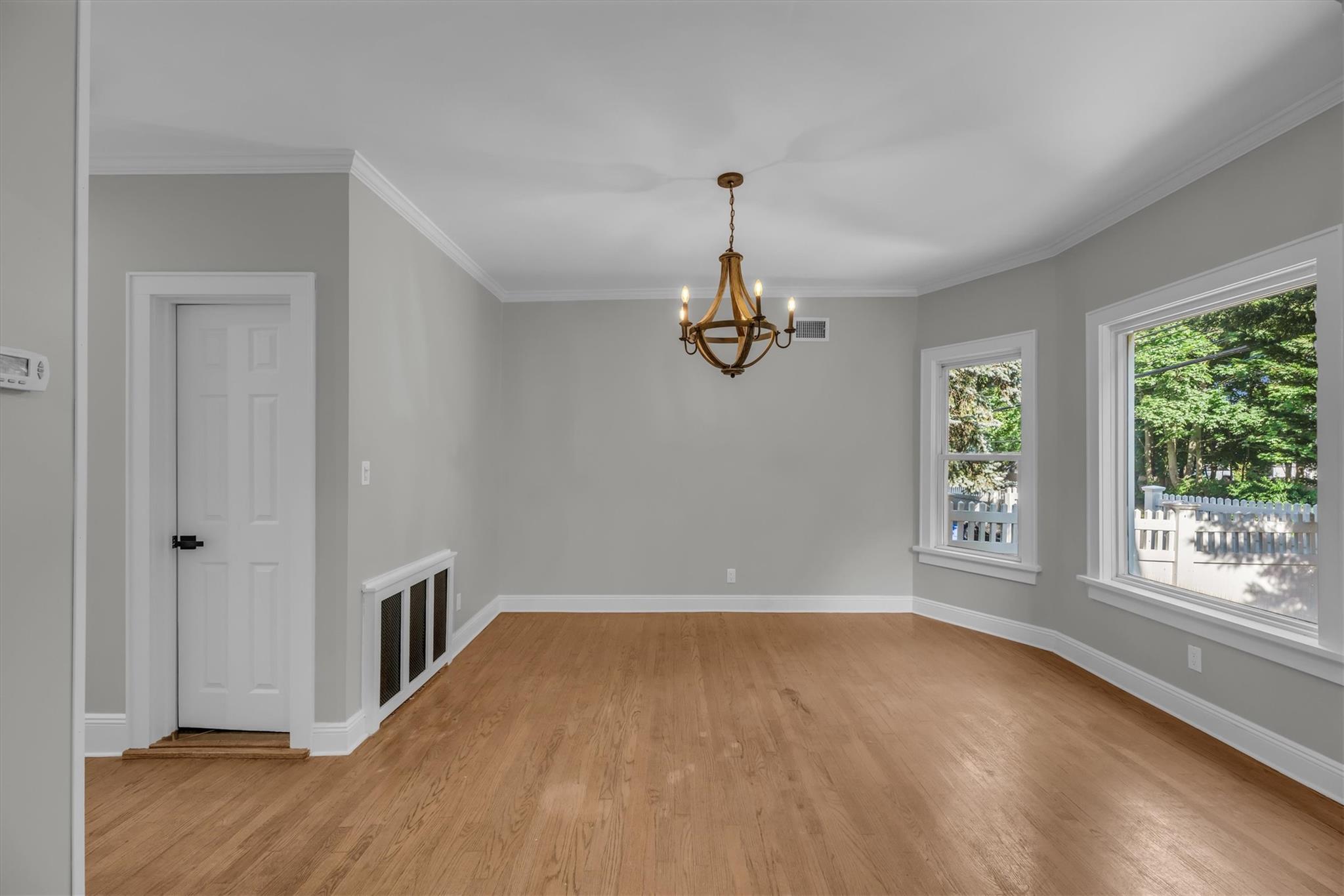 #13 photo, 643 Deer Park Avenue, サフォーク郡 Babylon , NY 11702