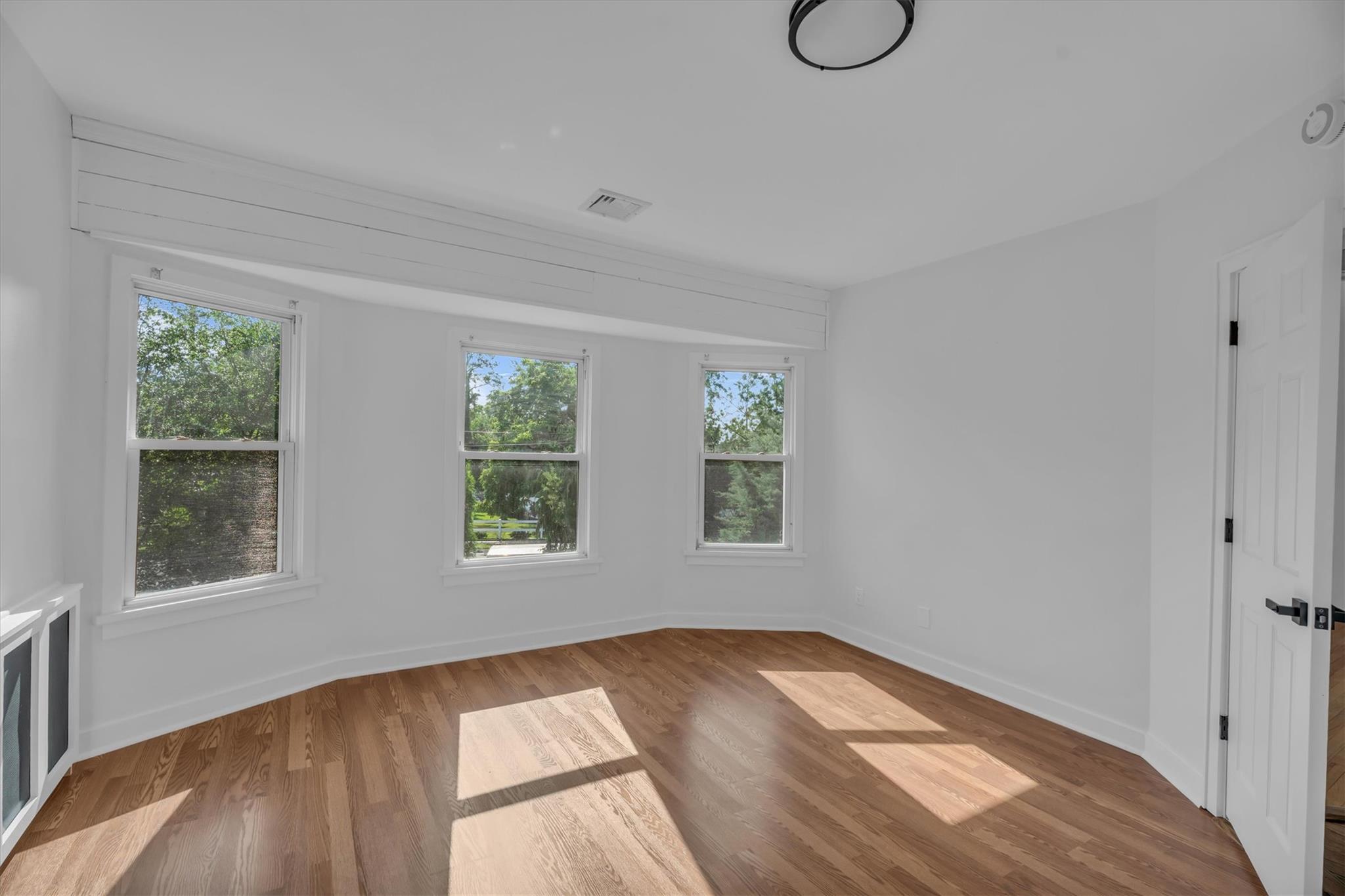 #17 photo, 643 Deer Park Avenue, サフォーク郡 Babylon , NY 11702