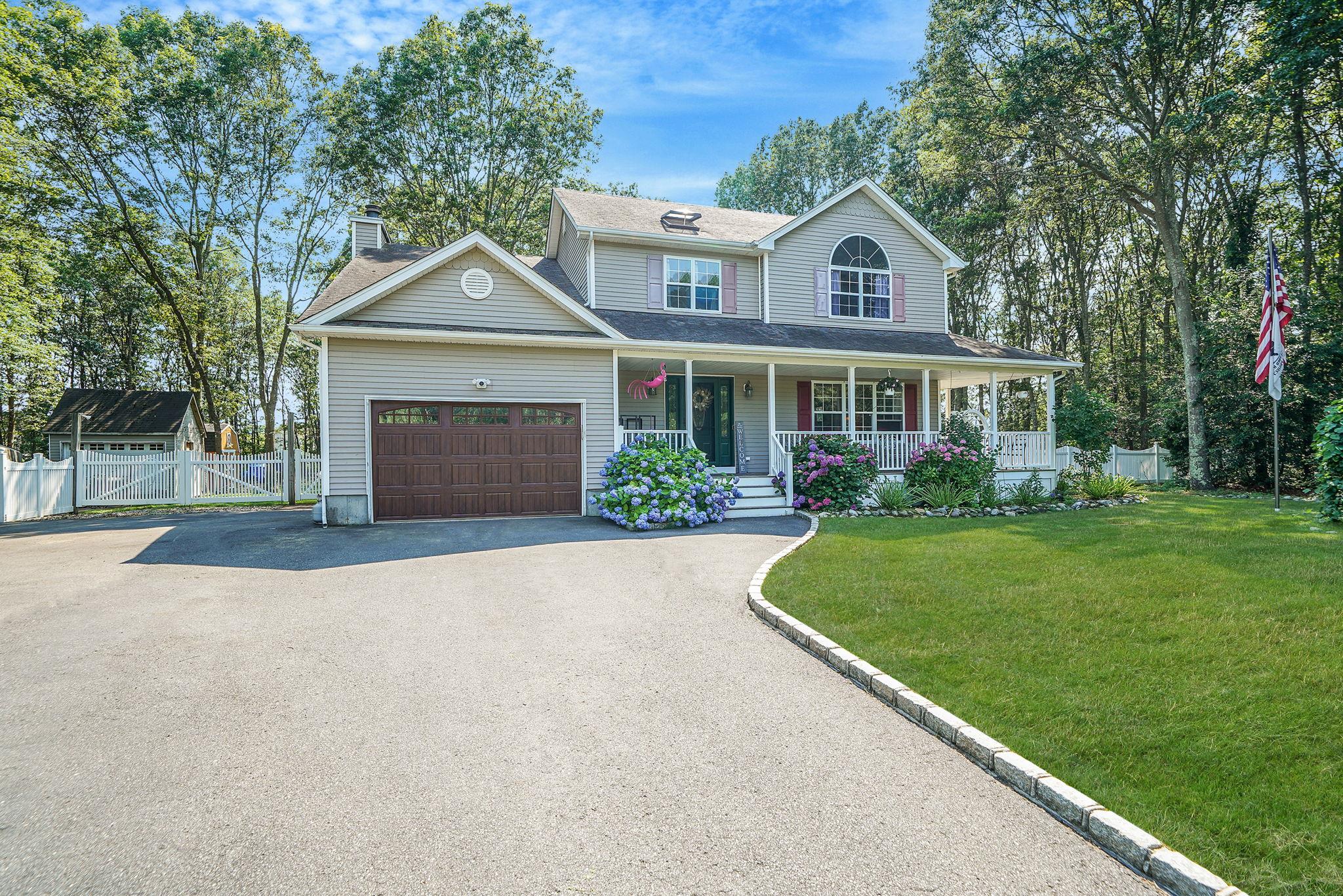 #1 photo, 18 Wagon Wheel Lane, 東長島 Center Moriches , NY 11934