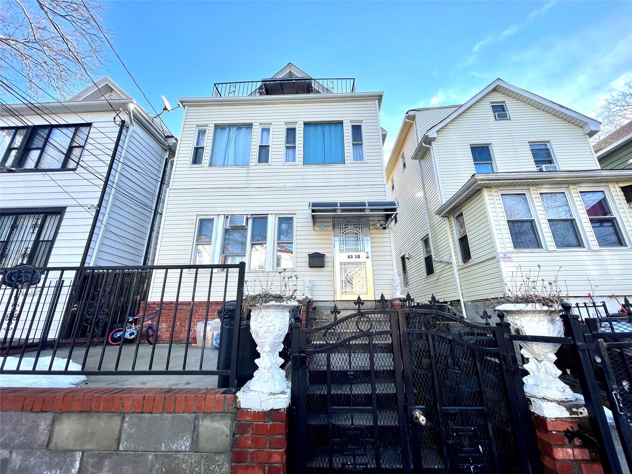 #1 photo, 83-10 Pettit Avenue, 皇后區 艾姆赫斯特 Elmhurst , NY 11373