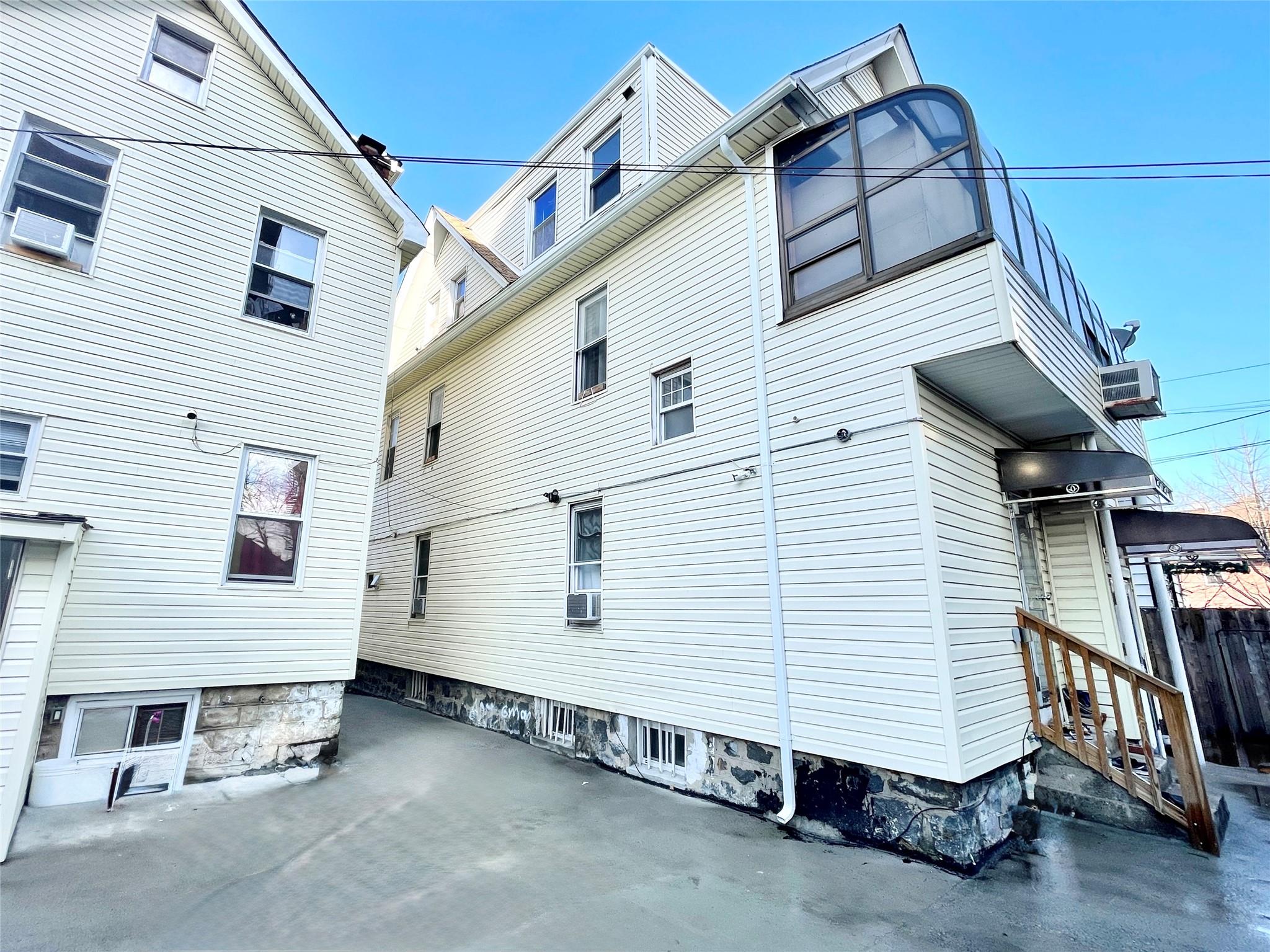 #3 photo, 83-10 Pettit Avenue, クイーンズ区 Elmhurst , NY 11373