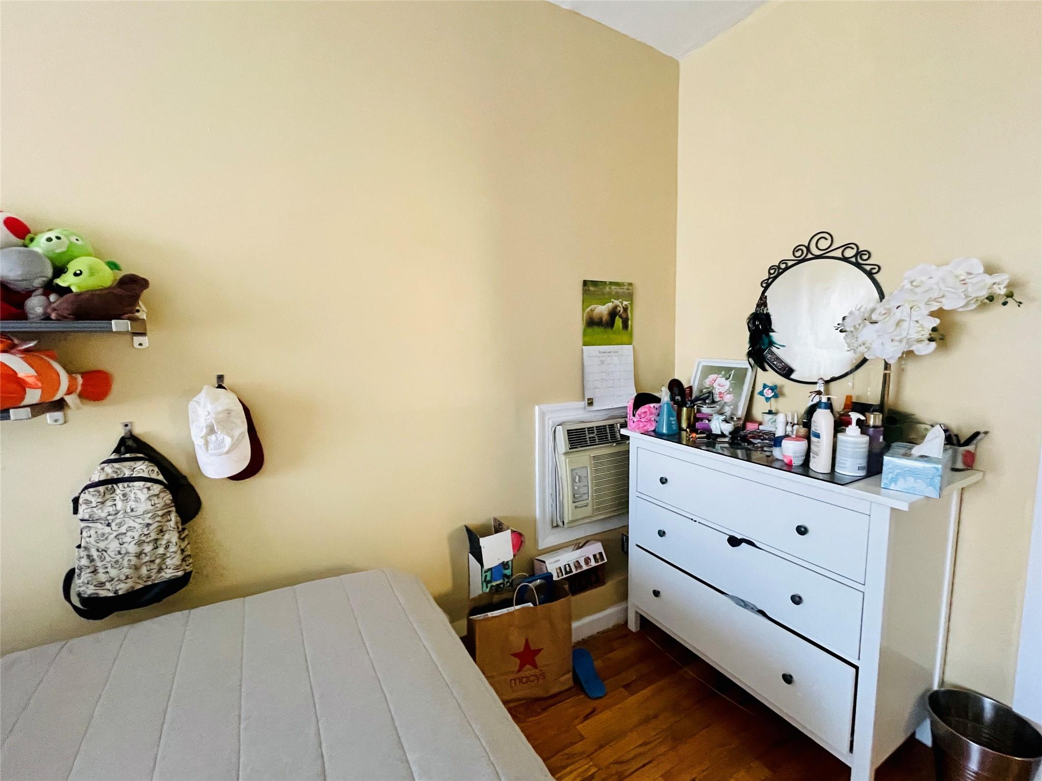 #5 photo, 83-10 Pettit Avenue, クイーンズ区 Elmhurst , NY 11373