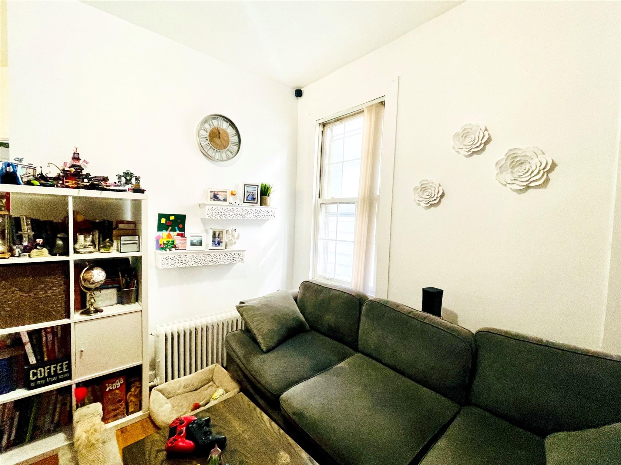 #6 photo, 83-10 Pettit Avenue, クイーンズ区 Elmhurst , NY 11373