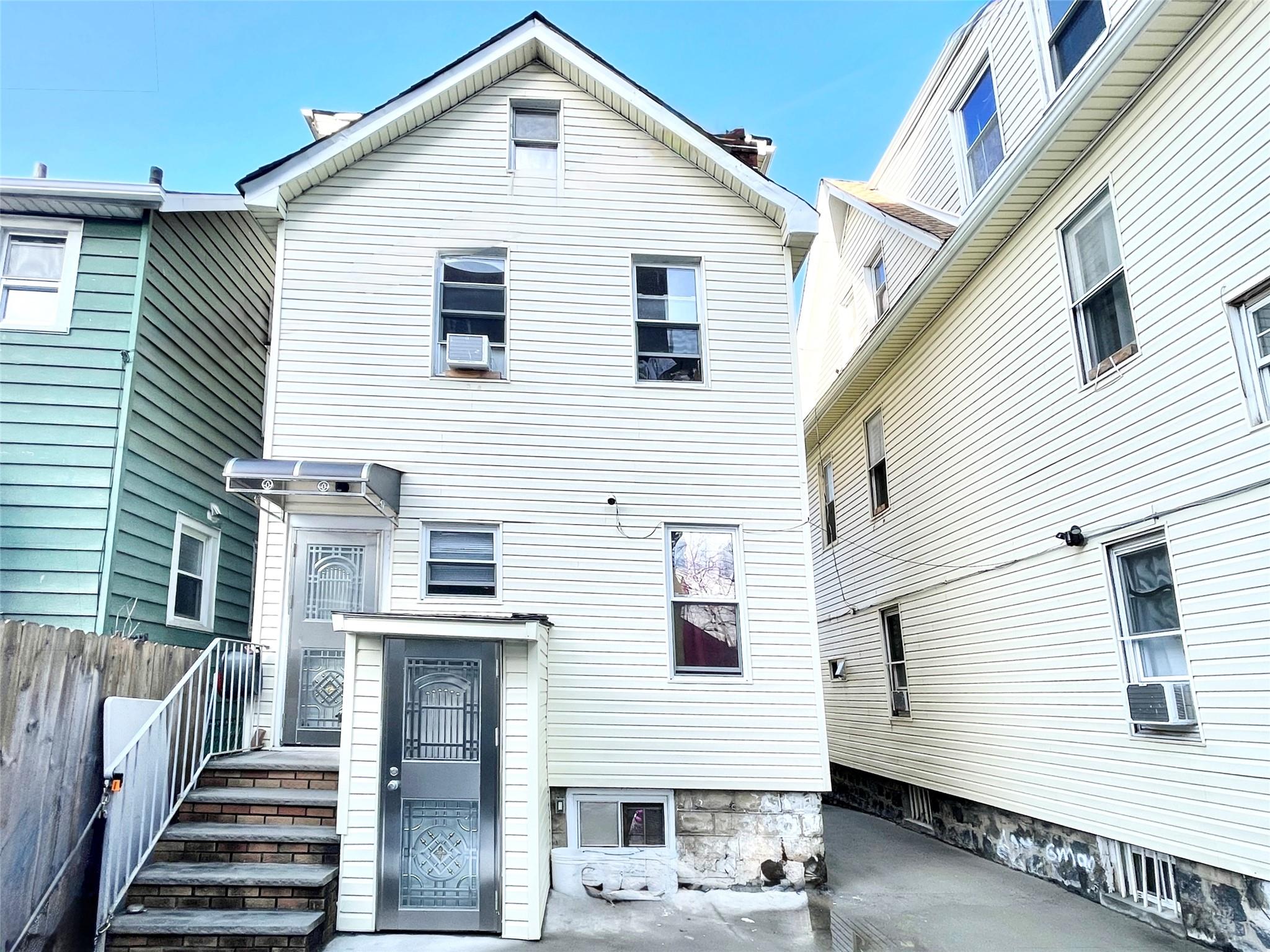 #3 photo, 83-08 Pettit Avenue, クイーンズ区 Elmhurst , NY 11373
