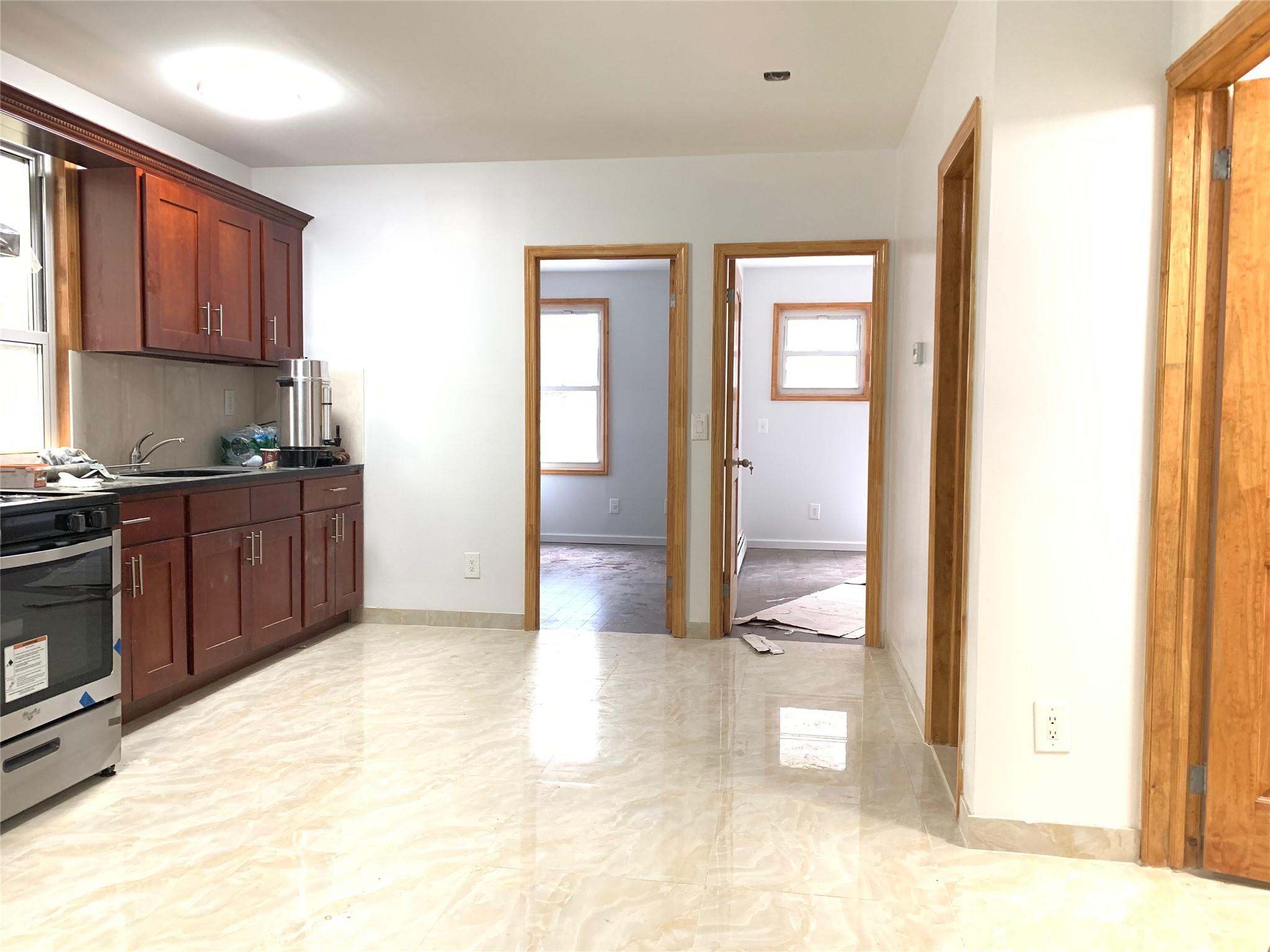 #5 photo, 83-08 Pettit Avenue, クイーンズ区 Elmhurst , NY 11373