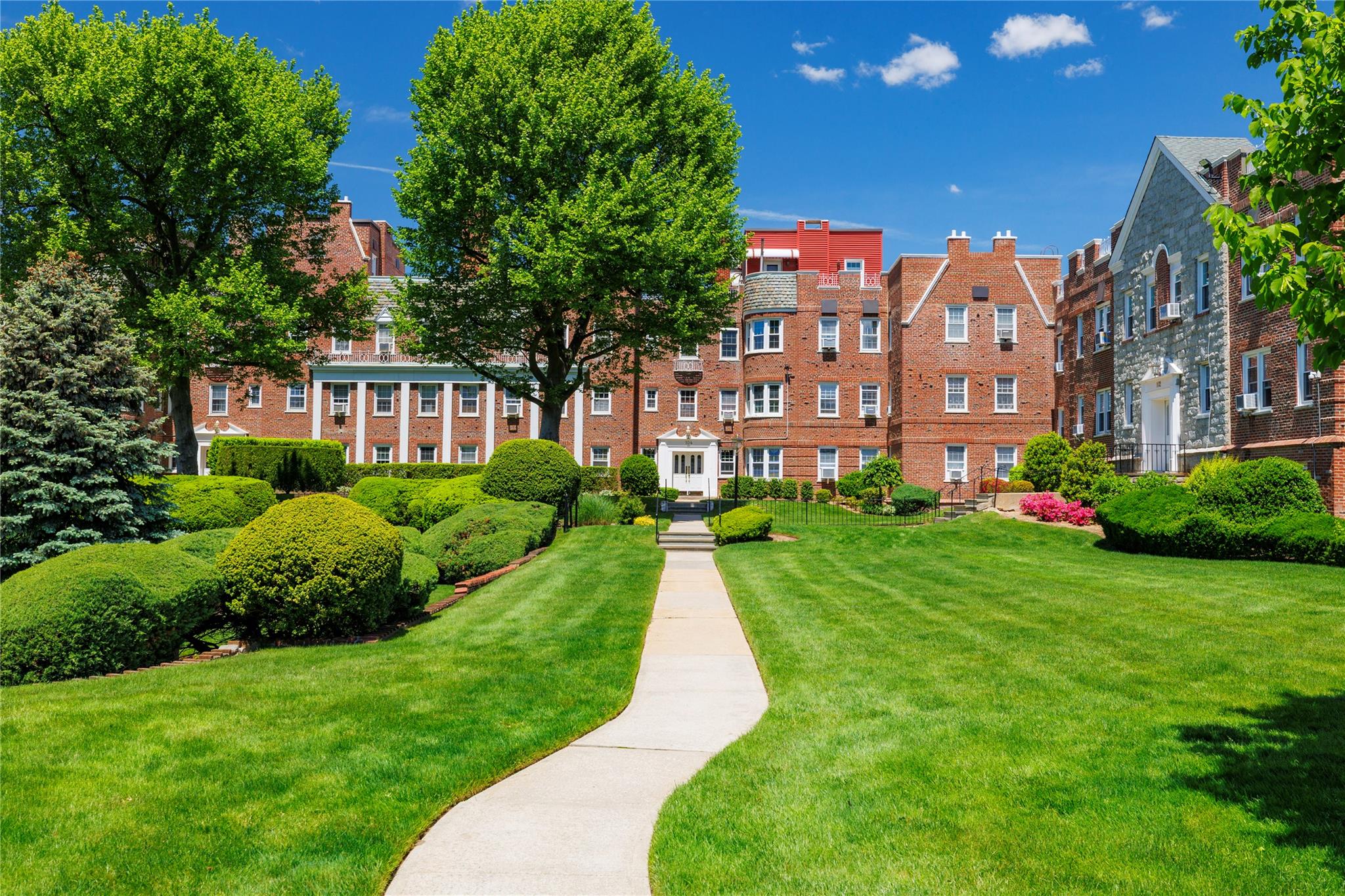 #1 photo, 104 S Village Avenue, 長島 Rockville Centre , NY 11570