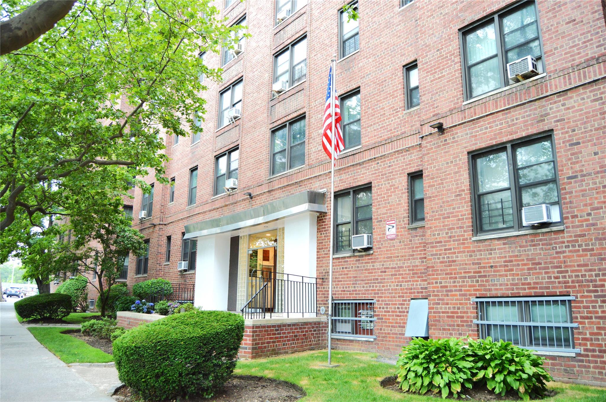 #1 photo, 84-31 Van Wyck Expressway, 皇后區 Briarwood , NY 11435