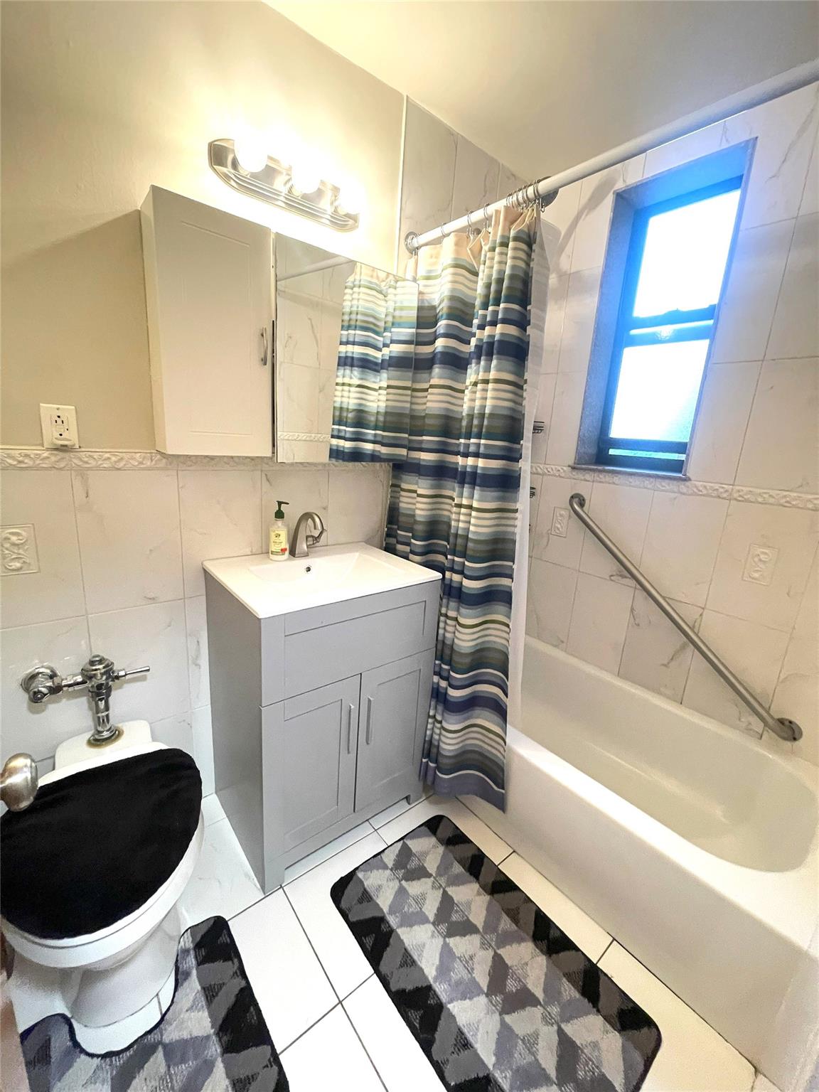 #12 photo, 84-31 Van Wyck Expressway, 皇后區 Briarwood , NY 11435