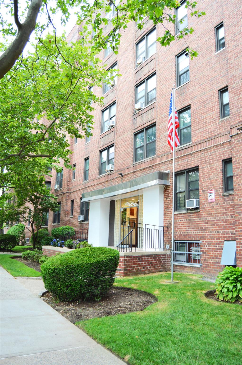 #19 photo, 84-31 Van Wyck Expressway, 皇后區 Briarwood , NY 11435