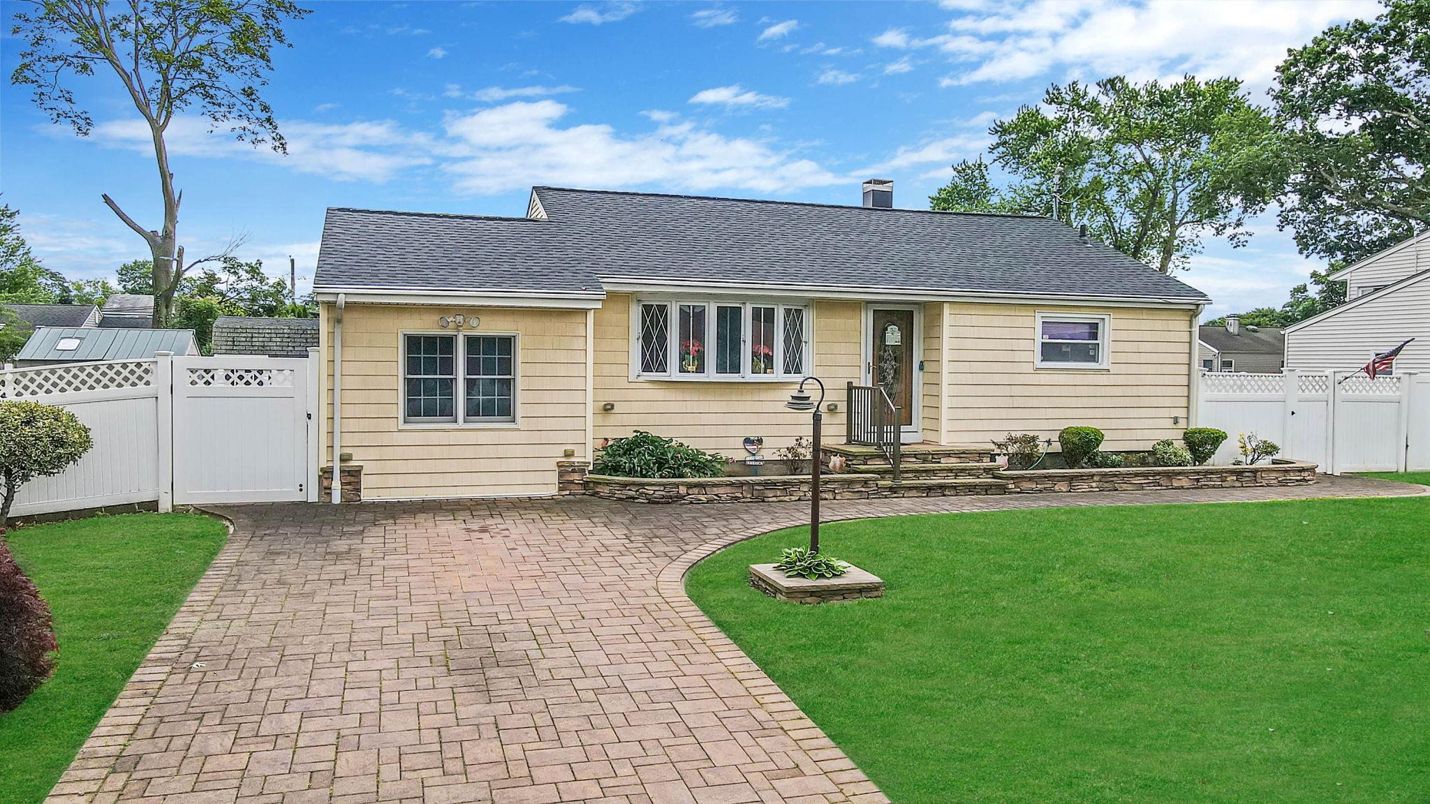 #1 photo, 10 Harrison Street, Brentwood , NY 11717