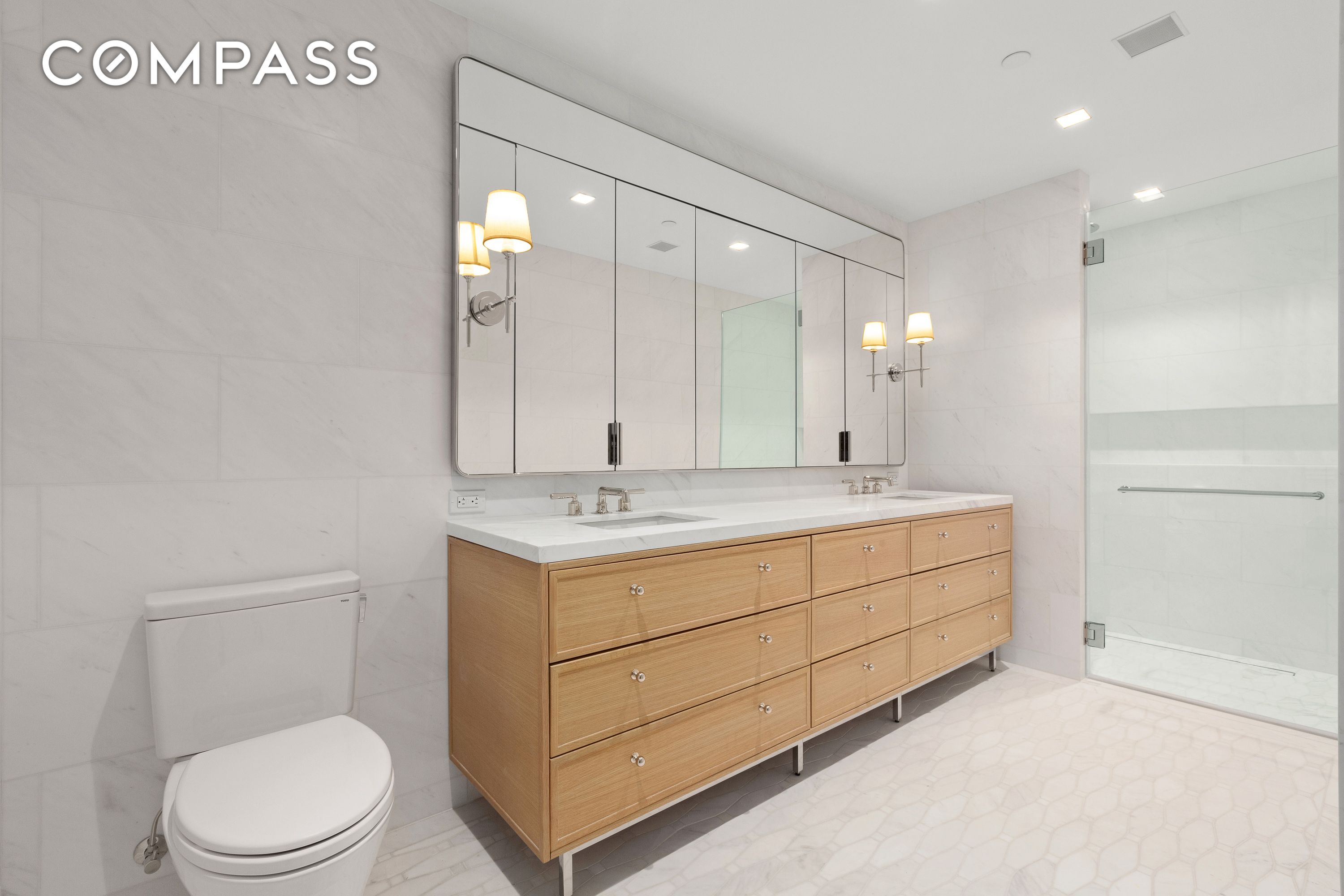 #13 photo, 200 E 83rd Street, マンハッタン Upper East Side , NY 10028