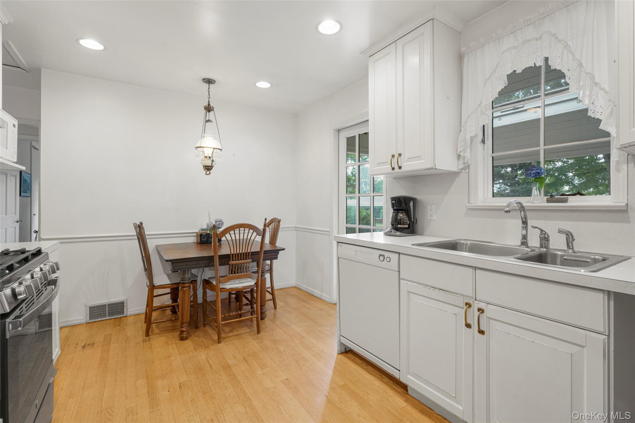 #12 photo, 16 Ria Drive, White Plains , NY 10605