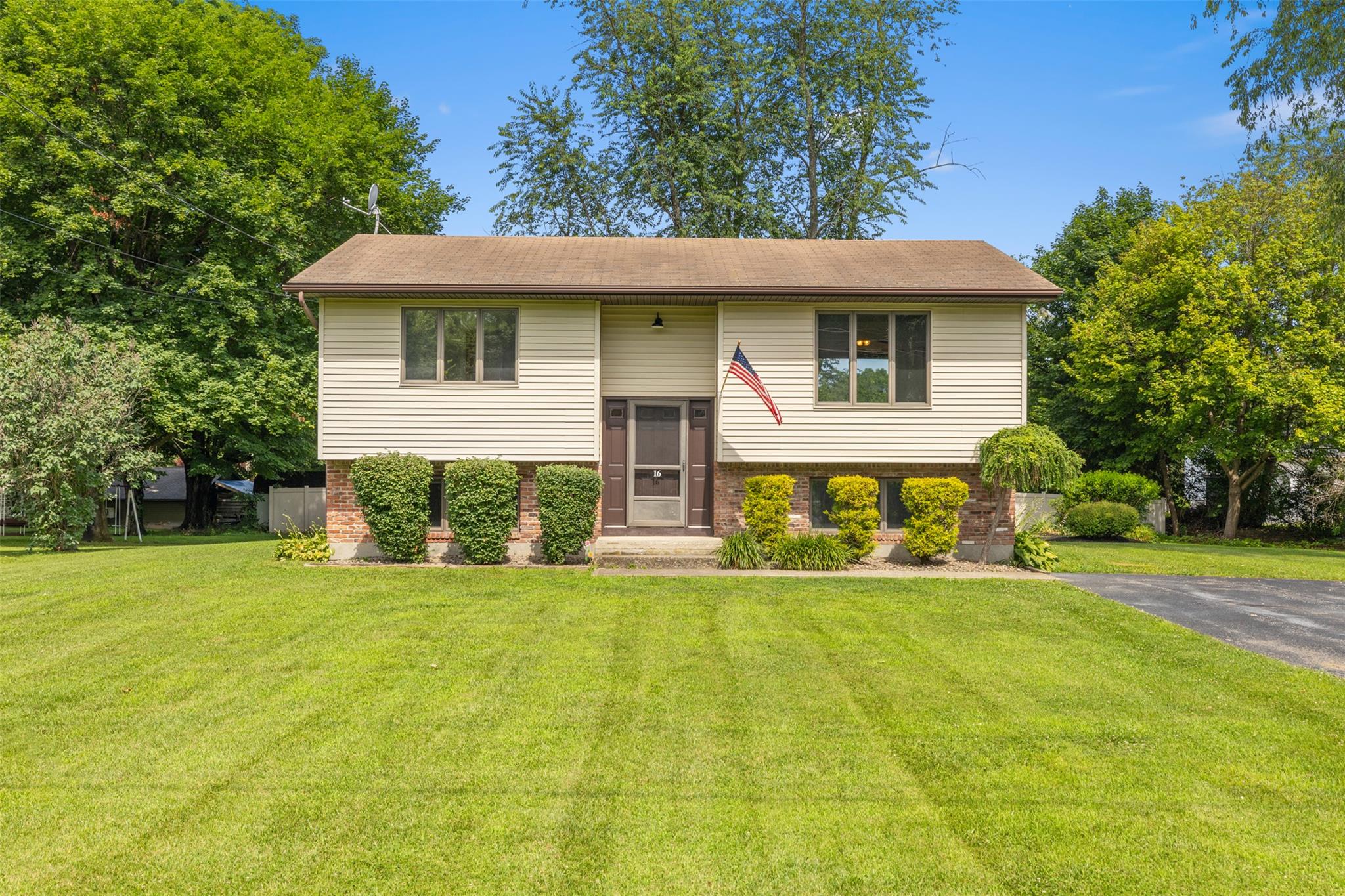 #1 photo, 16 Orchard Lane, Highland , NY 12528
