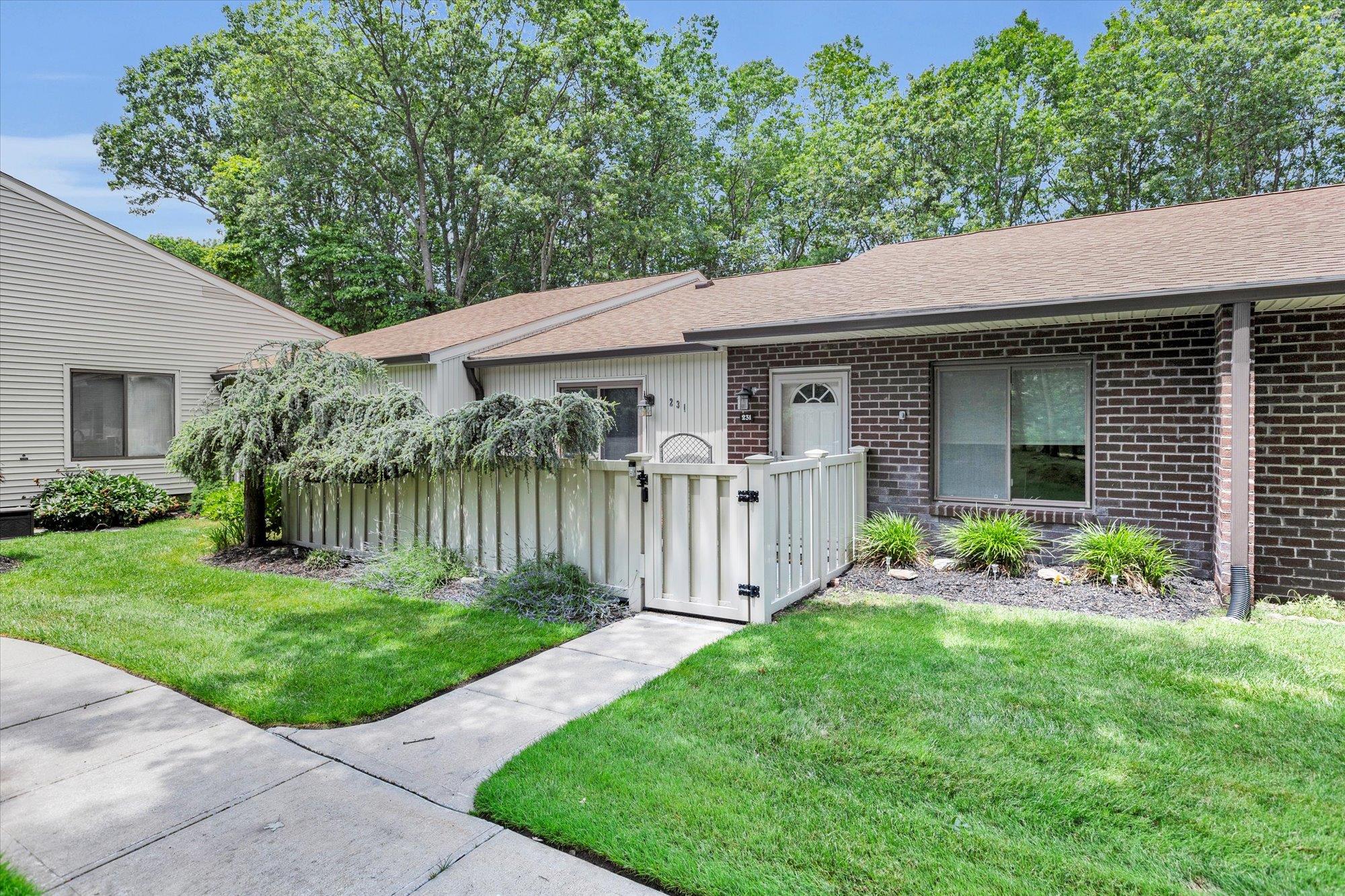 #1 photo, 231 Birchwood Road, 東長島 科勒姆 Coram , NY 11727