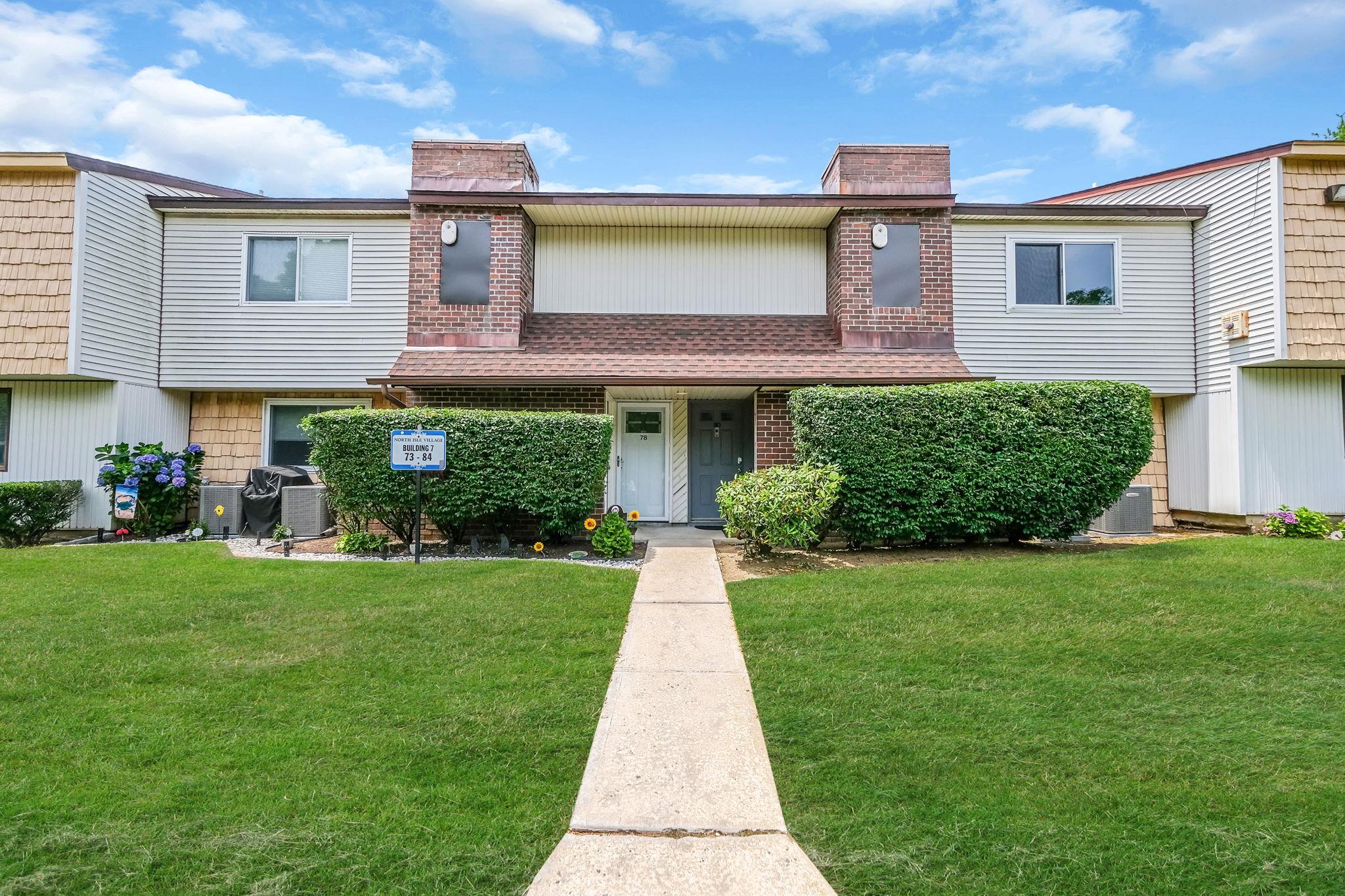 #1 photo, 80 Pointe Circle, Coram , NY 11727