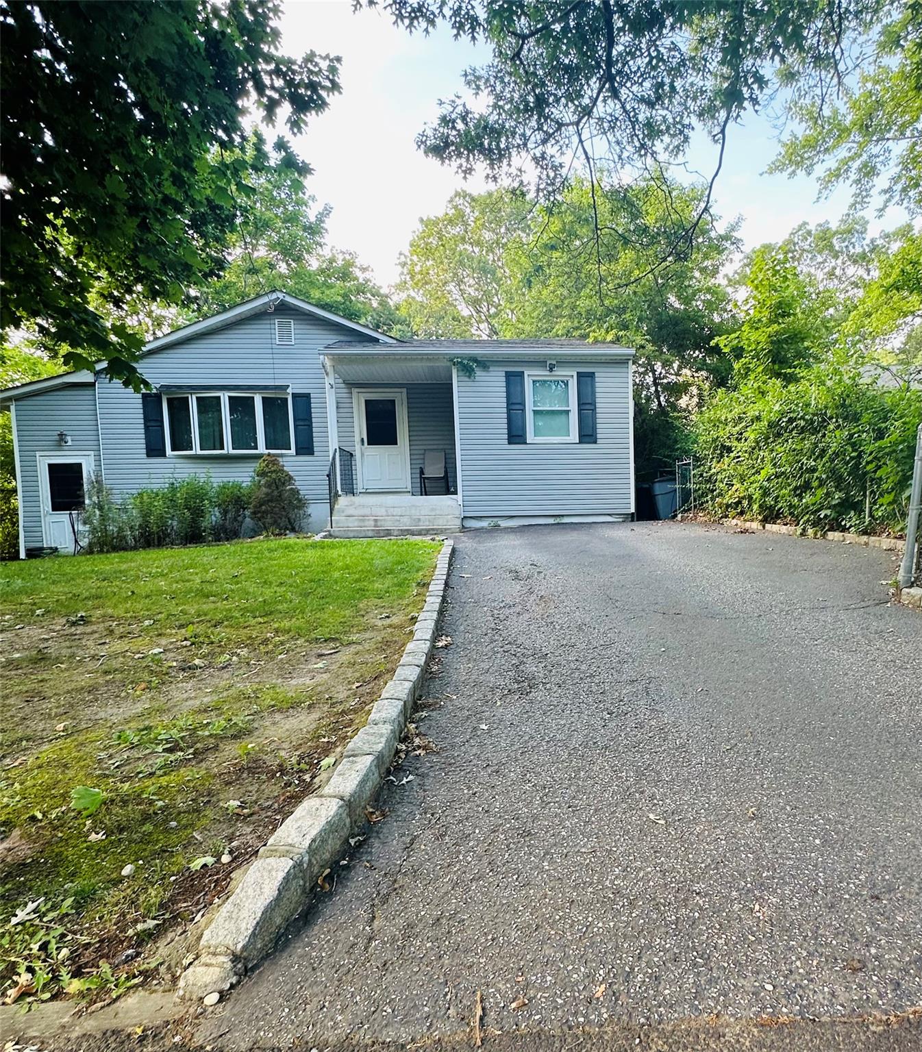 #1 photo, 7 Oaklawn Avenue, 東長島 Farmingville , NY 11738