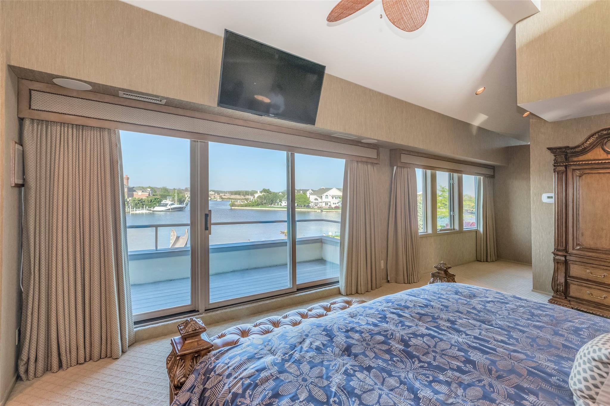 #19 photo, 136 The Helm, East Islip , NY 11730